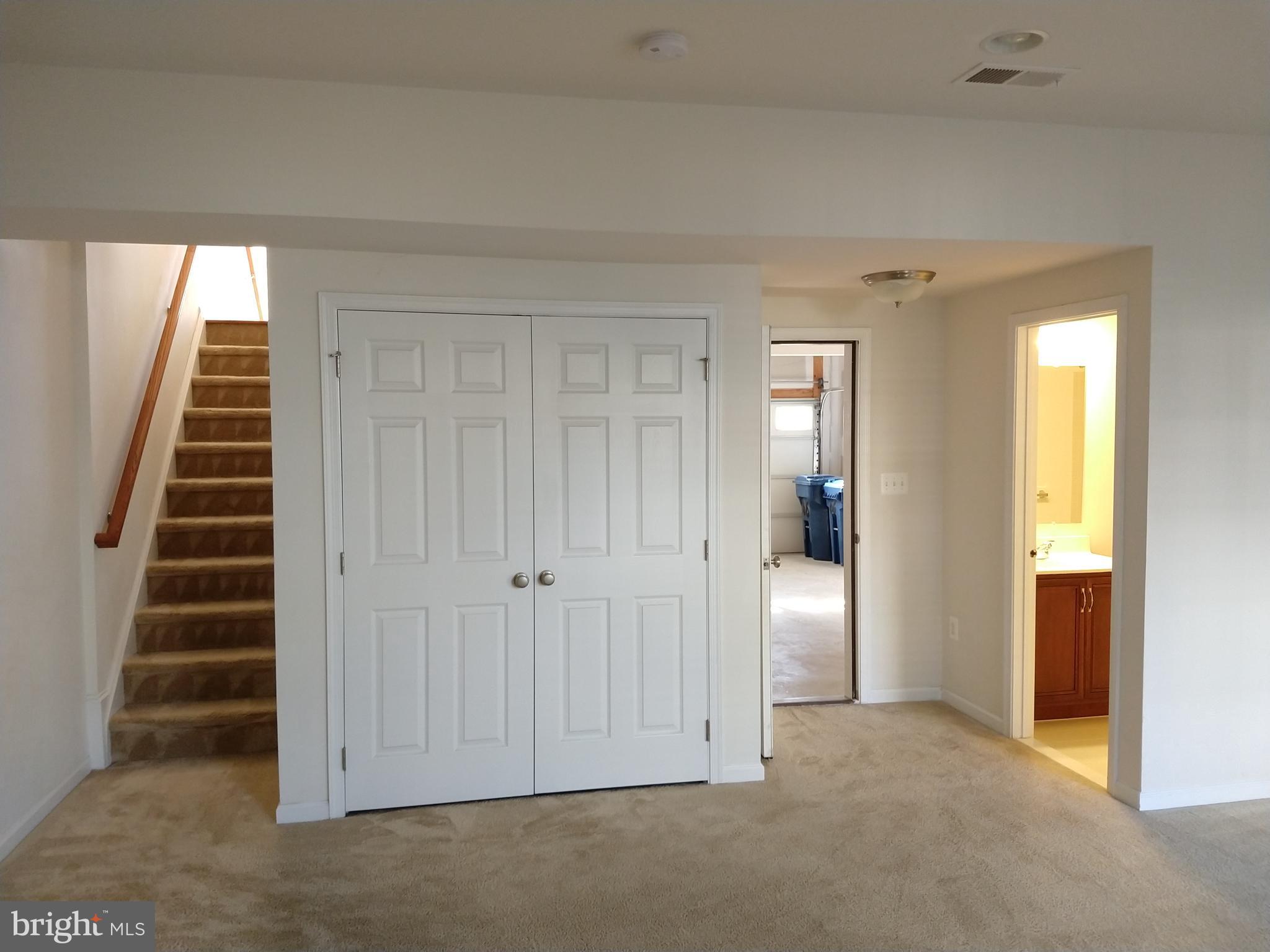 LOUDOUN VALLEY ESTATES 2 - Residential Lease