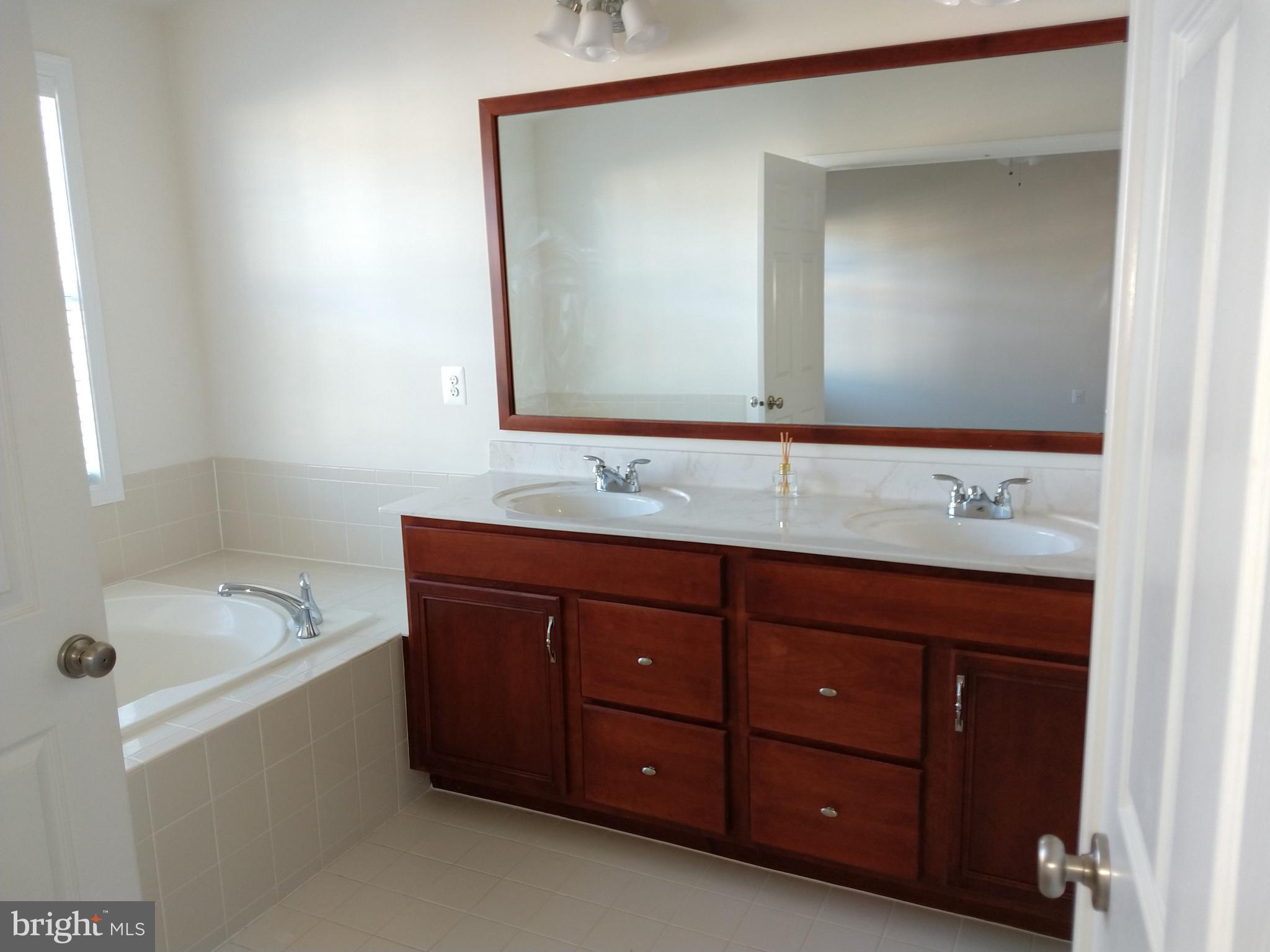 LOUDOUN VALLEY ESTATES 2 - Residential Lease