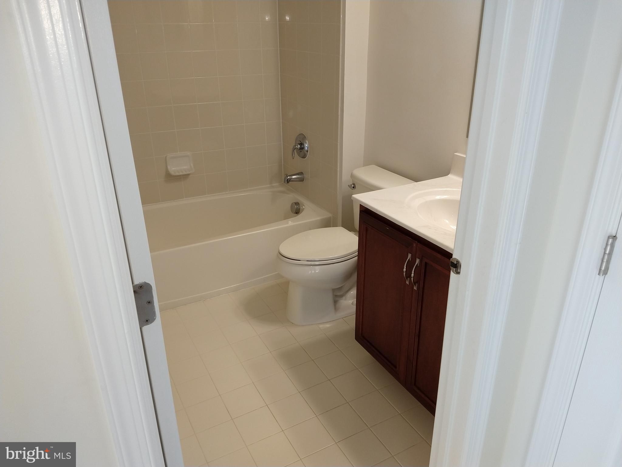 LOUDOUN VALLEY ESTATES 2 - Residential Lease