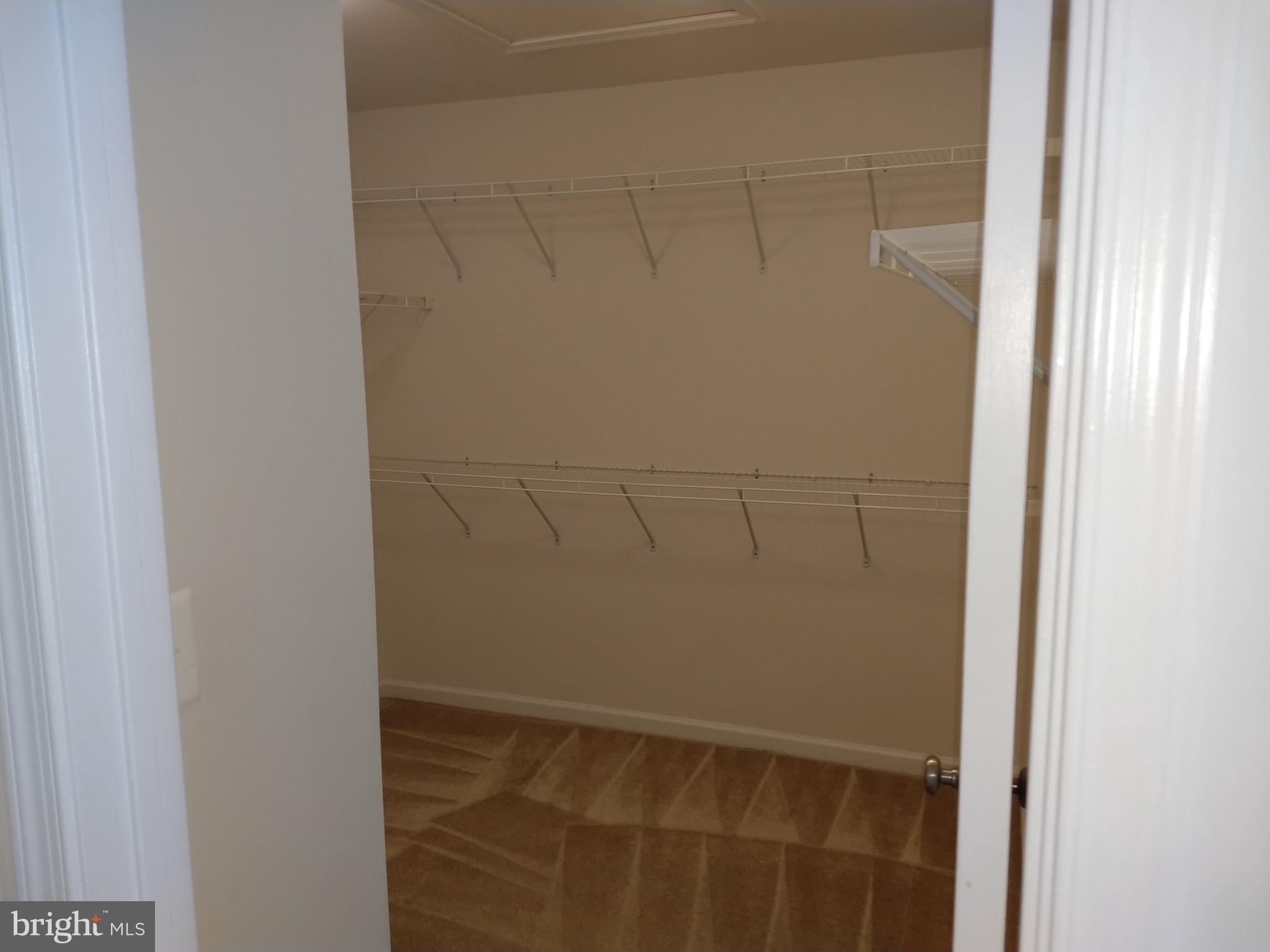 LOUDOUN VALLEY ESTATES 2 - Residential Lease