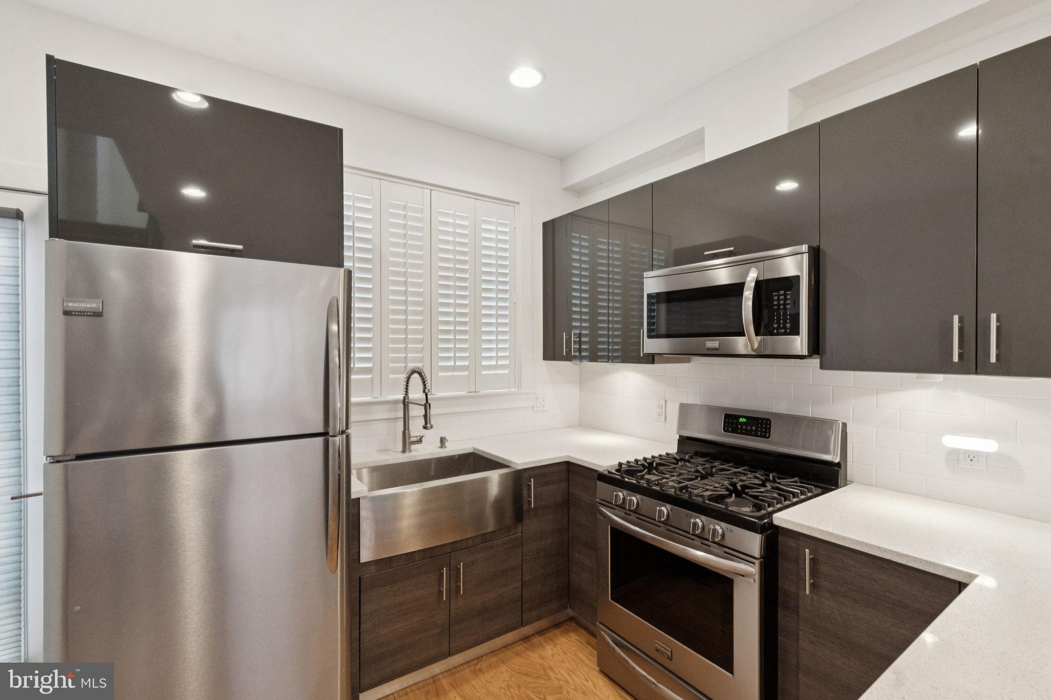 POINT BREEZE - Residential