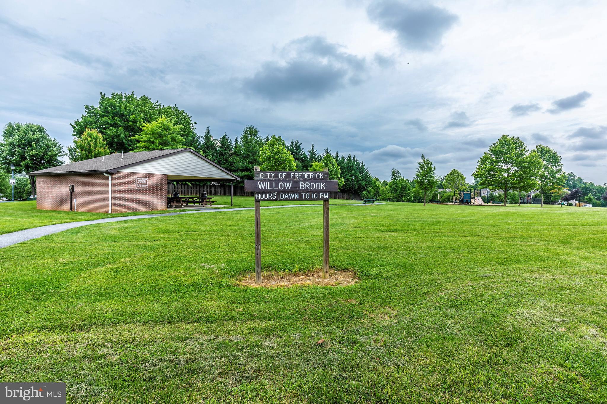 WILLOW BROOK - Residential