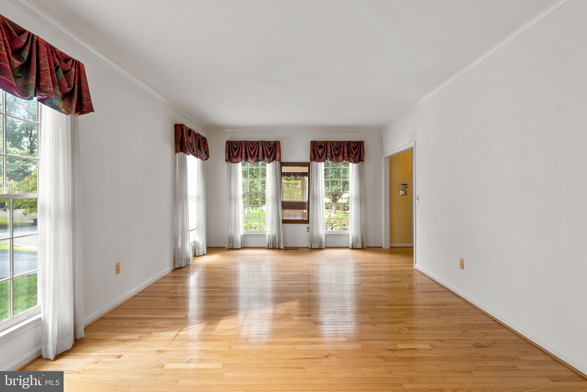 SHERWOOD FOREST MANOR - Residential