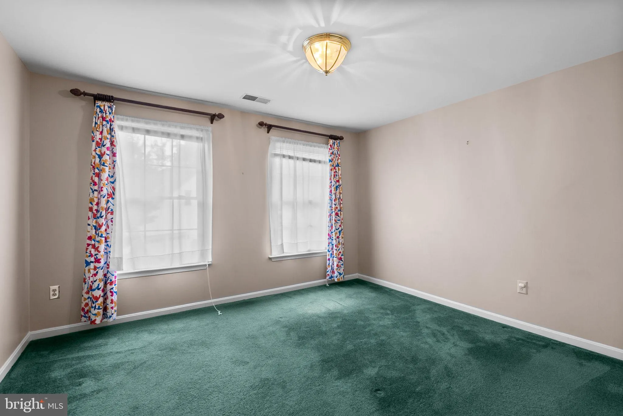 Silver Spring, Maryland 20904, United States, 5 Bedrooms Bedrooms, ,4 BathroomsBathrooms,Residential,Active,203064