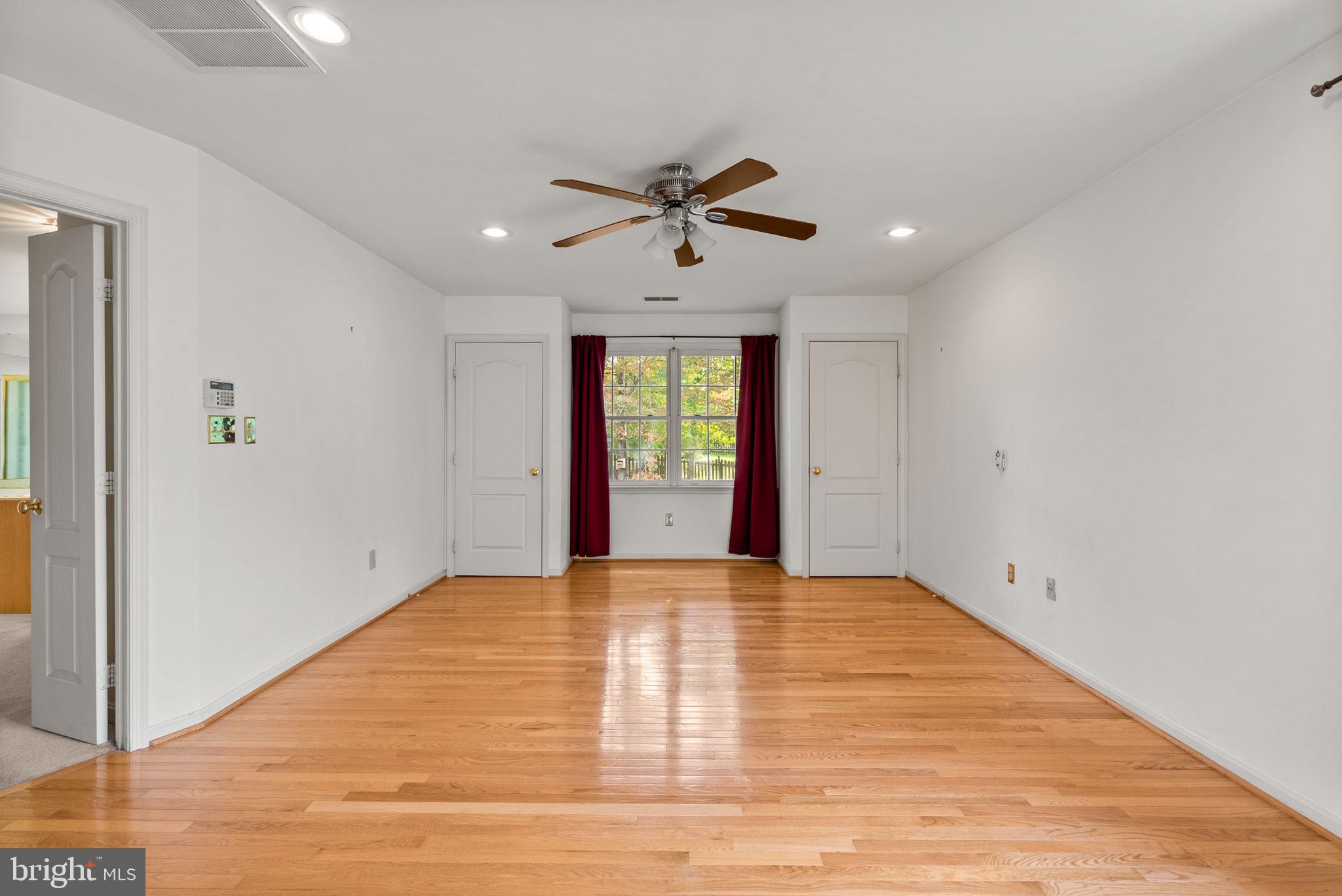 SHERWOOD FOREST MANOR - Residential