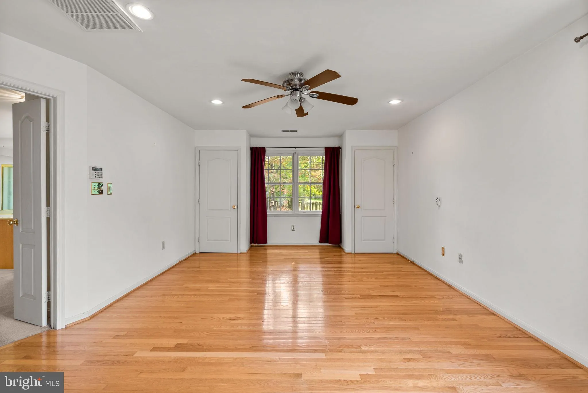 Silver Spring, Maryland 20904, United States, 5 Bedrooms Bedrooms, ,4 BathroomsBathrooms,Residential,Active,203064