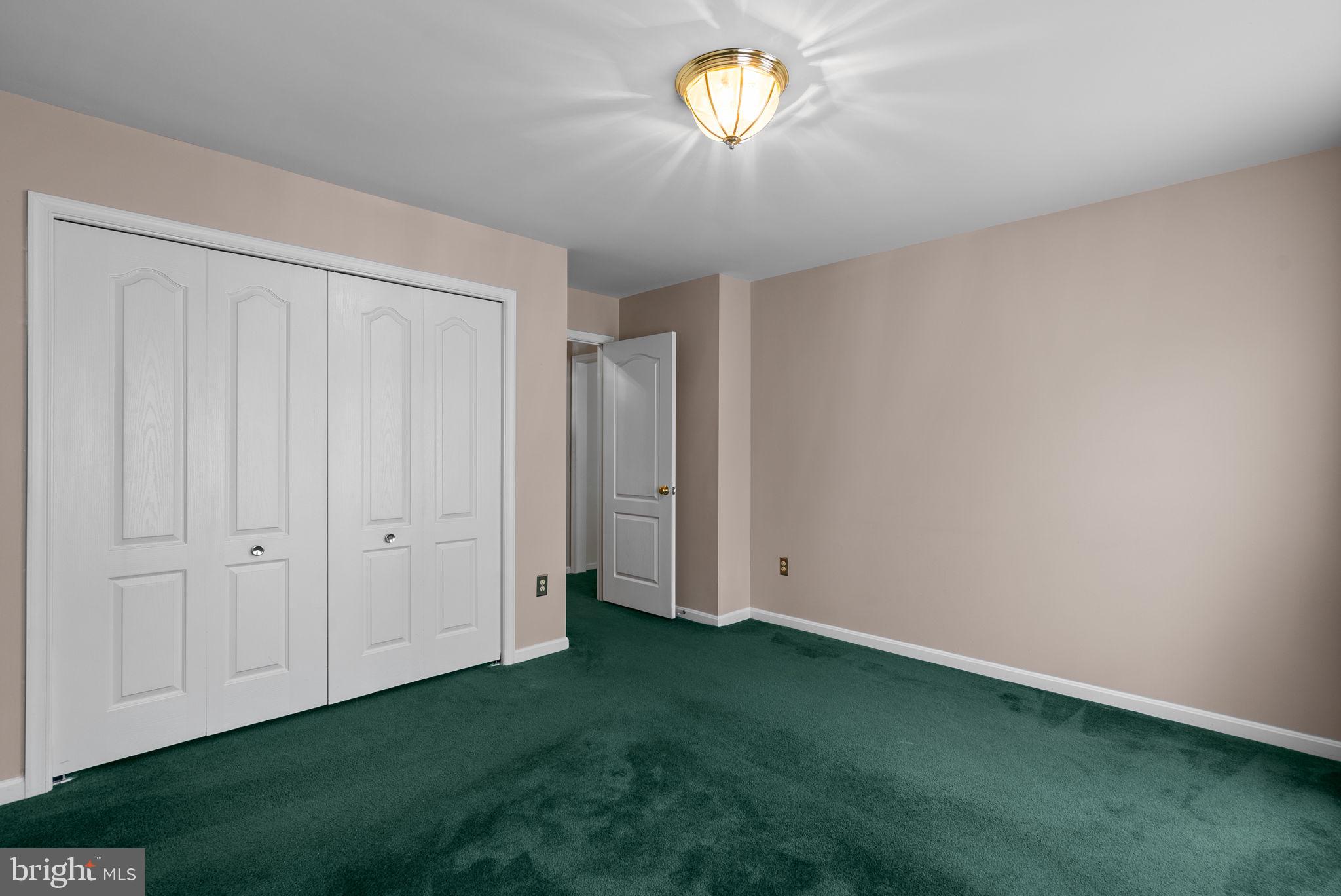 SHERWOOD FOREST MANOR - Residential