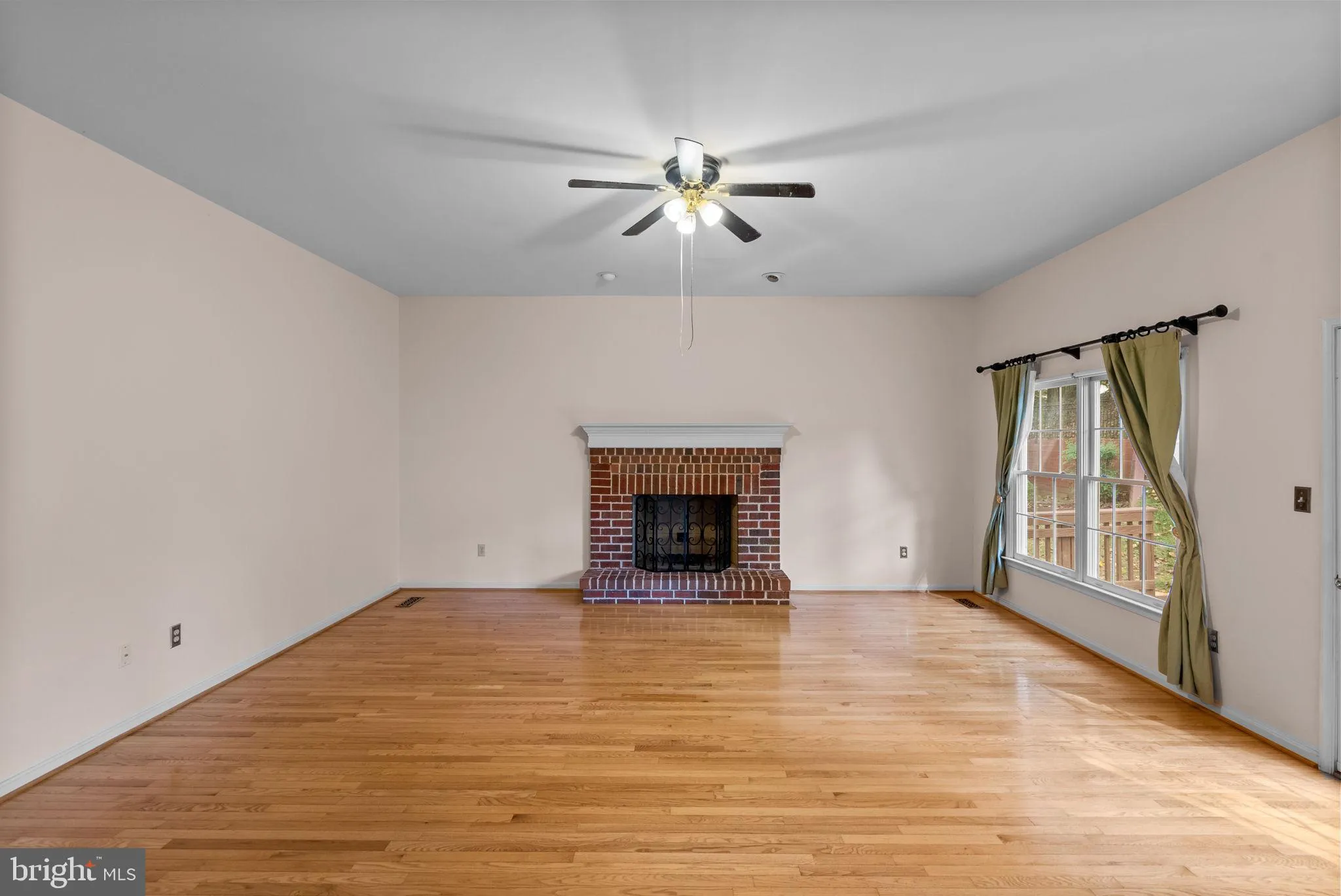 Silver Spring, Maryland 20904, United States, 5 Bedrooms Bedrooms, ,4 BathroomsBathrooms,Residential,Active,203064