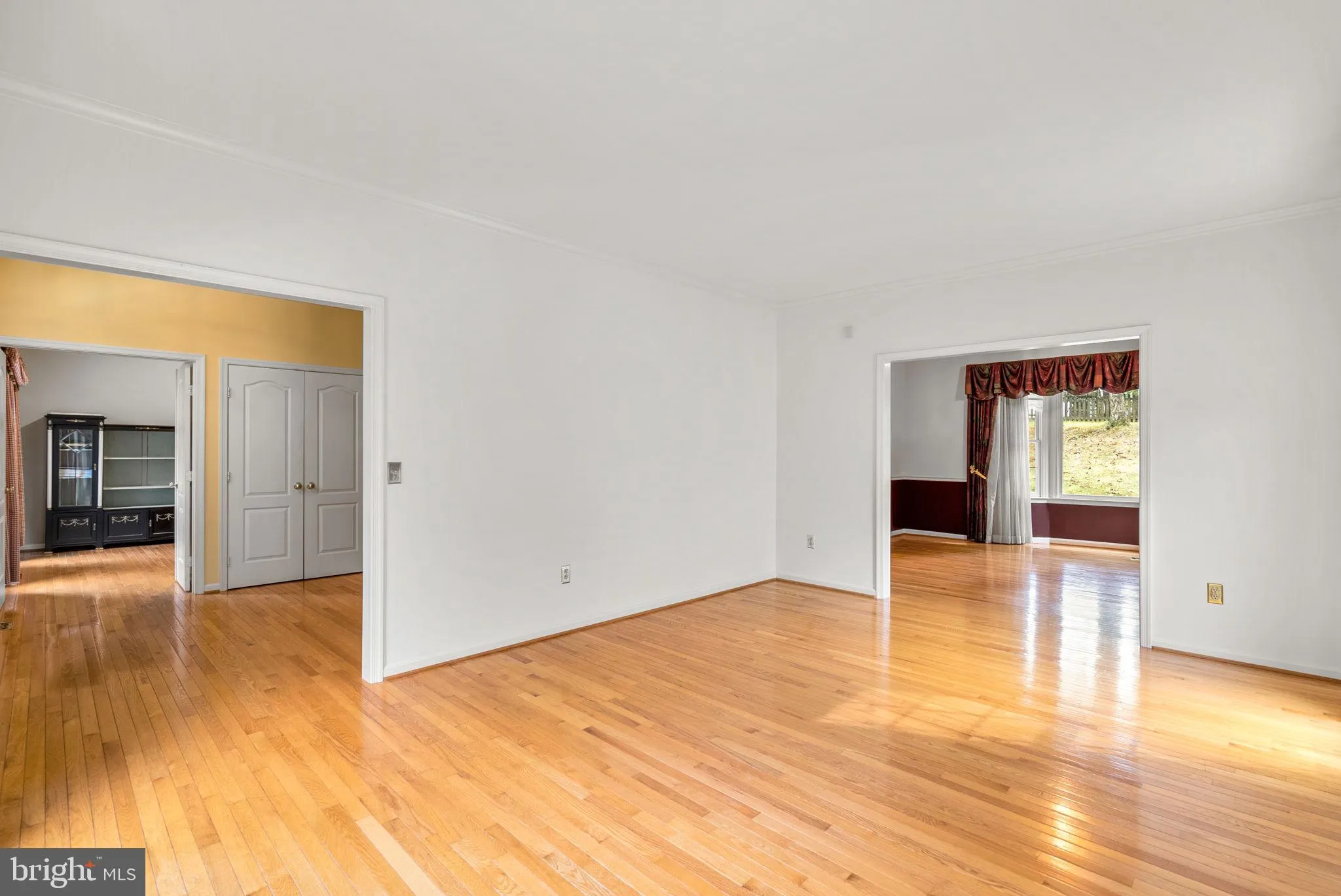 Silver Spring, Maryland 20904, United States, 5 Bedrooms Bedrooms, ,4 BathroomsBathrooms,Residential,Active,203064