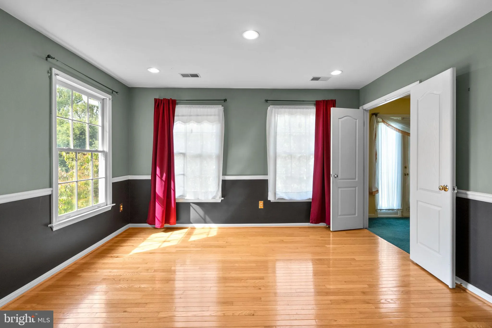 Silver Spring, Maryland 20904, United States, 5 Bedrooms Bedrooms, ,4 BathroomsBathrooms,Residential,Active,203064