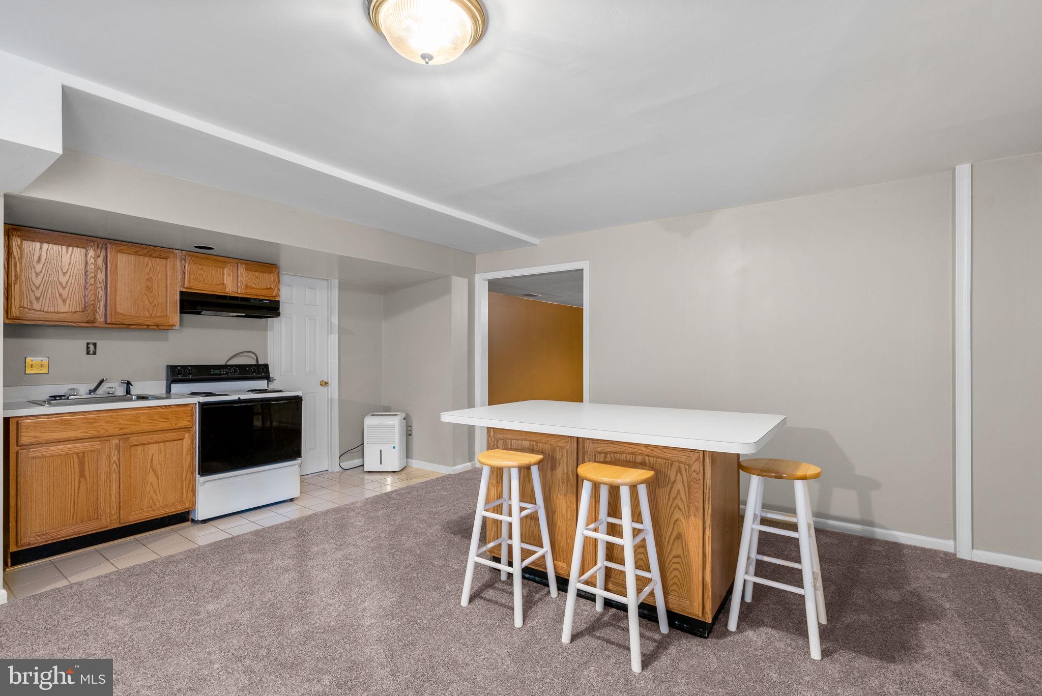 SHERWOOD FOREST MANOR - Residential