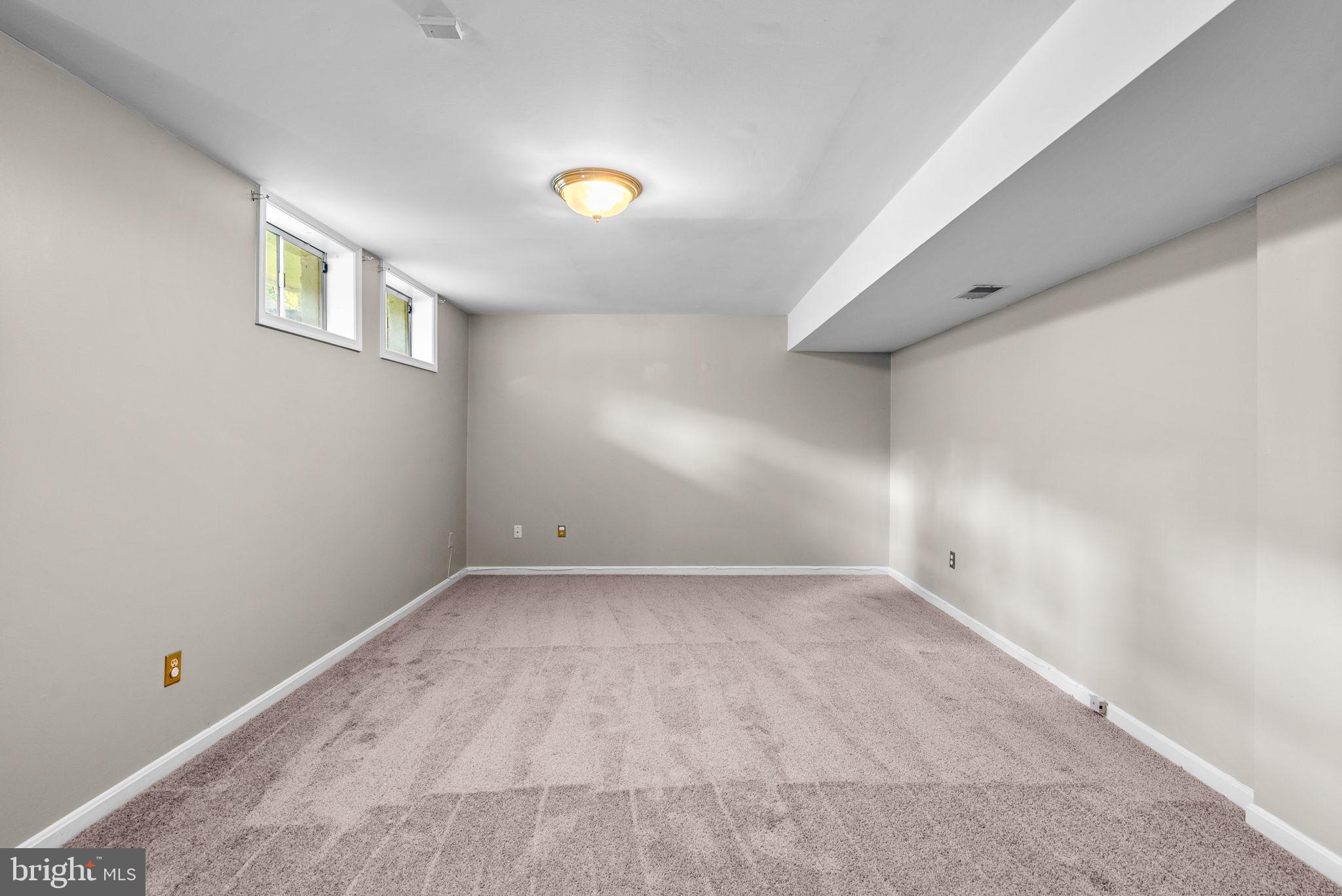 SHERWOOD FOREST MANOR - Residential