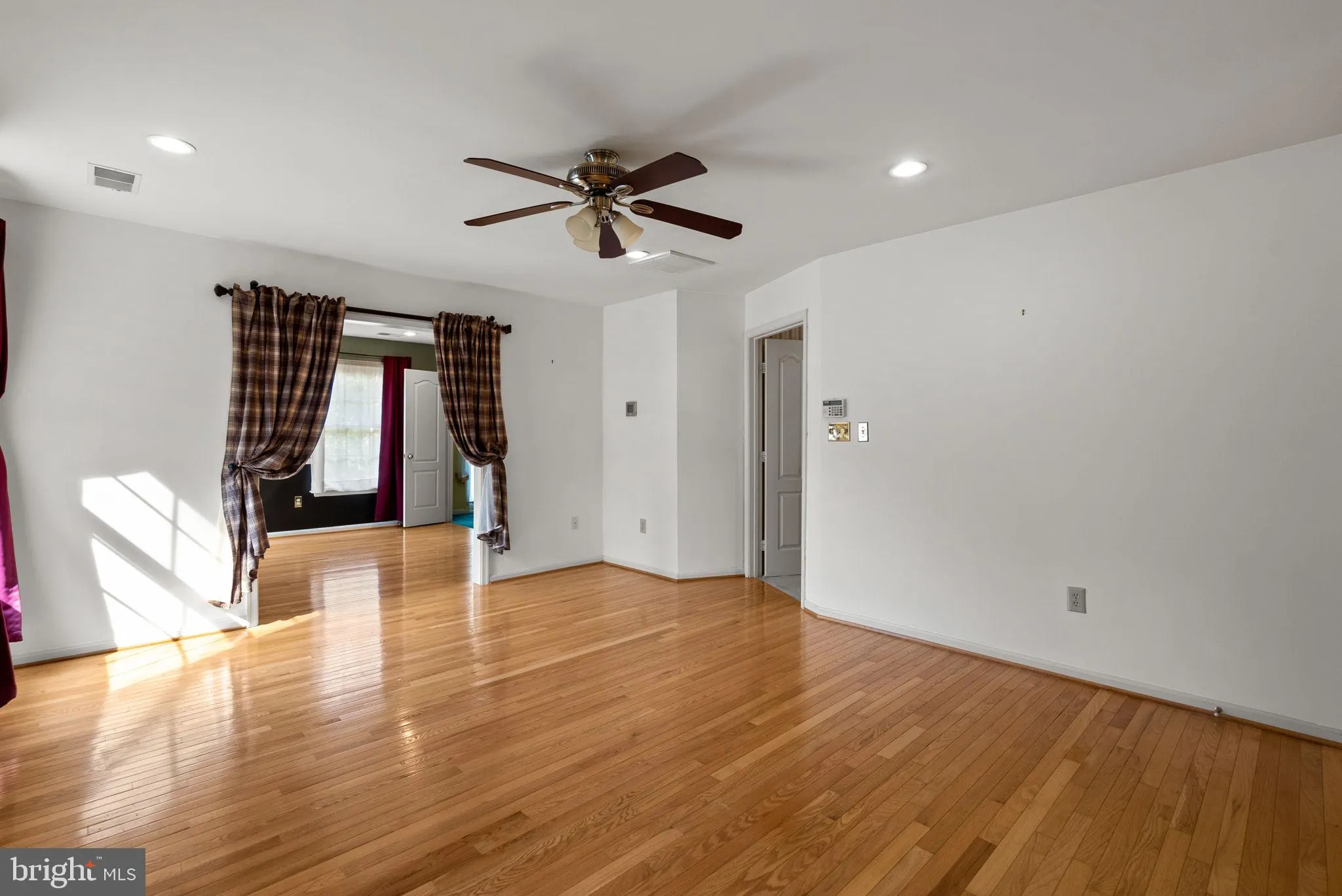 Silver Spring, Maryland 20904, United States, 5 Bedrooms Bedrooms, ,4 BathroomsBathrooms,Residential,Active,203064