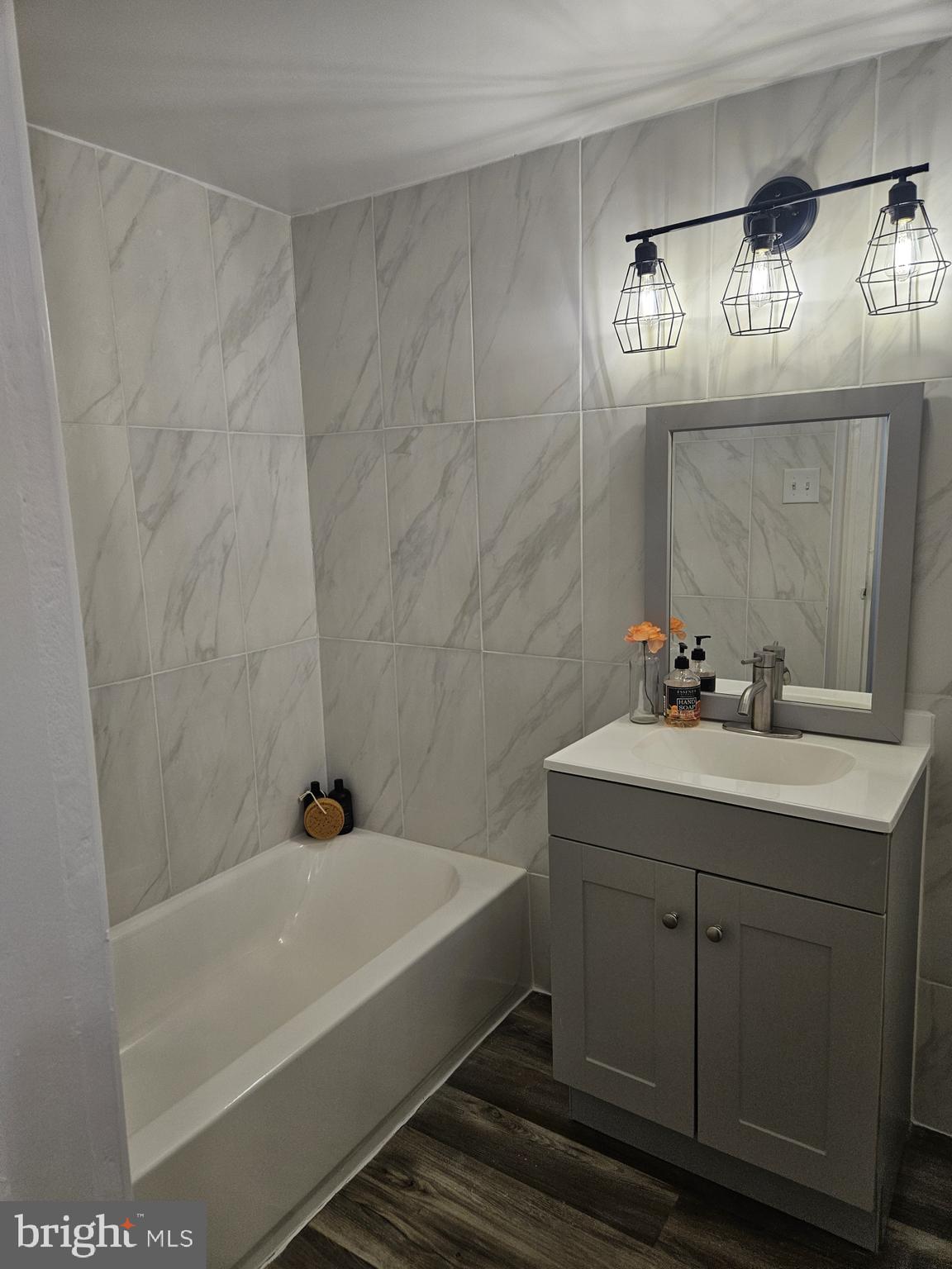 TREETOP CONDO - Residential