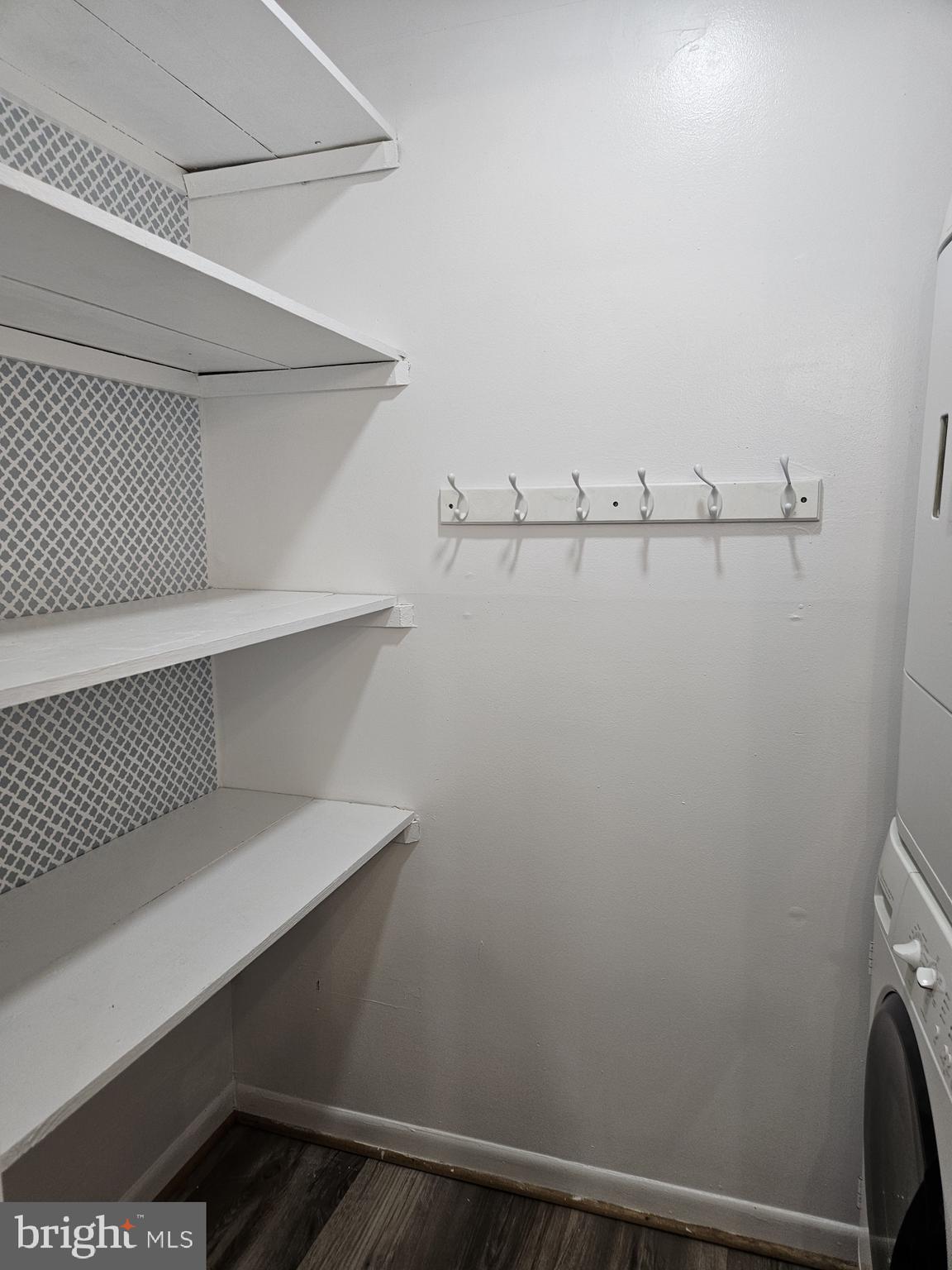 TREETOP CONDO - Residential