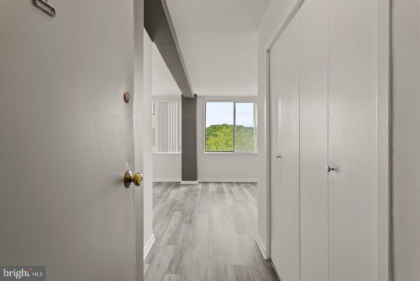 RIVER TOWERS - Residential Lease