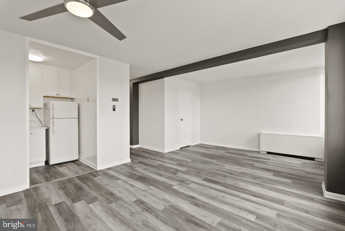 RIVER TOWERS - Residential Lease