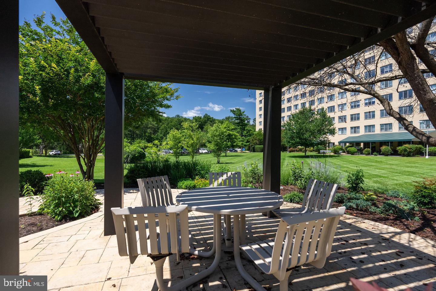 RIVER TOWERS - Residential Lease