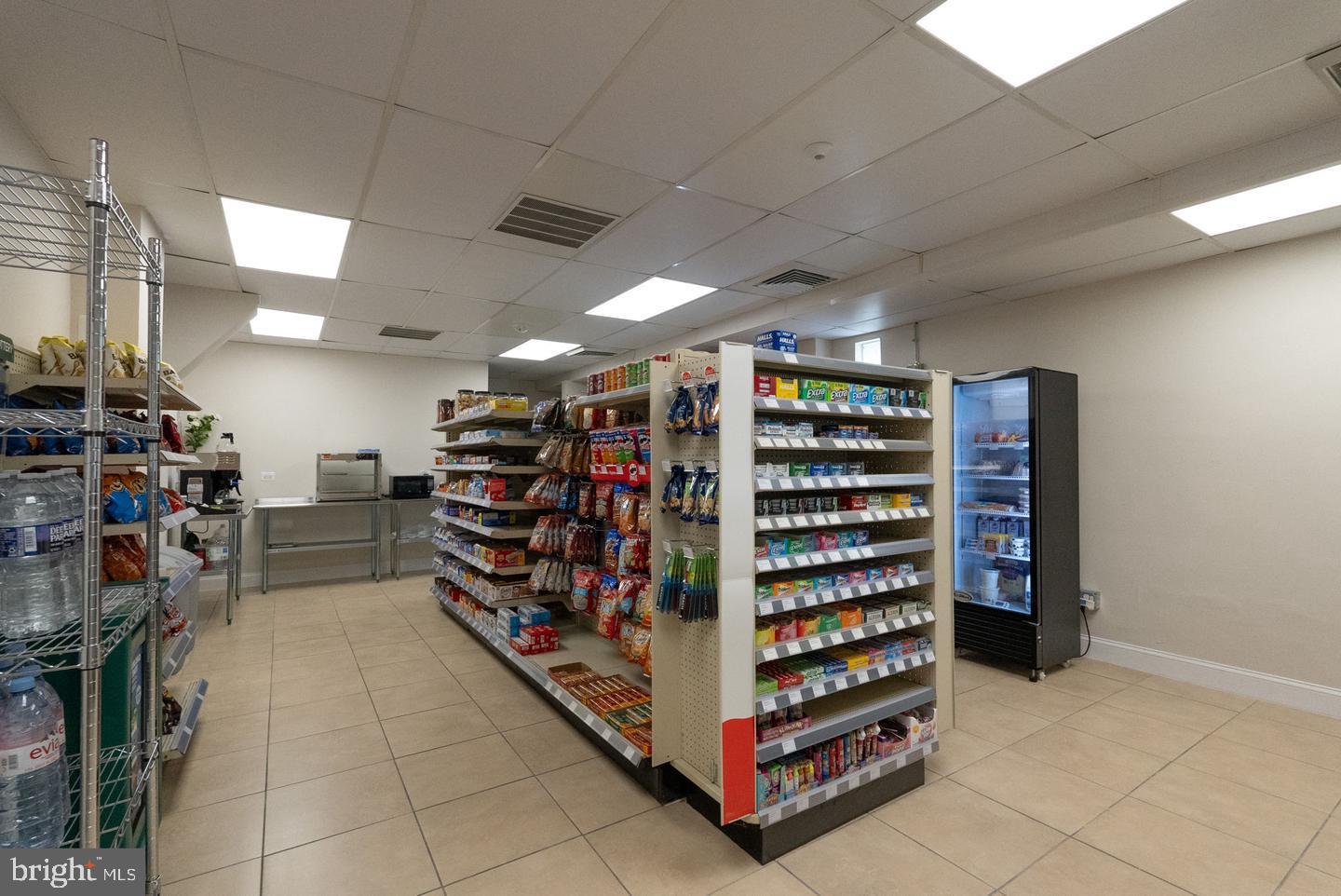 RIVER TOWERS - Residential Lease