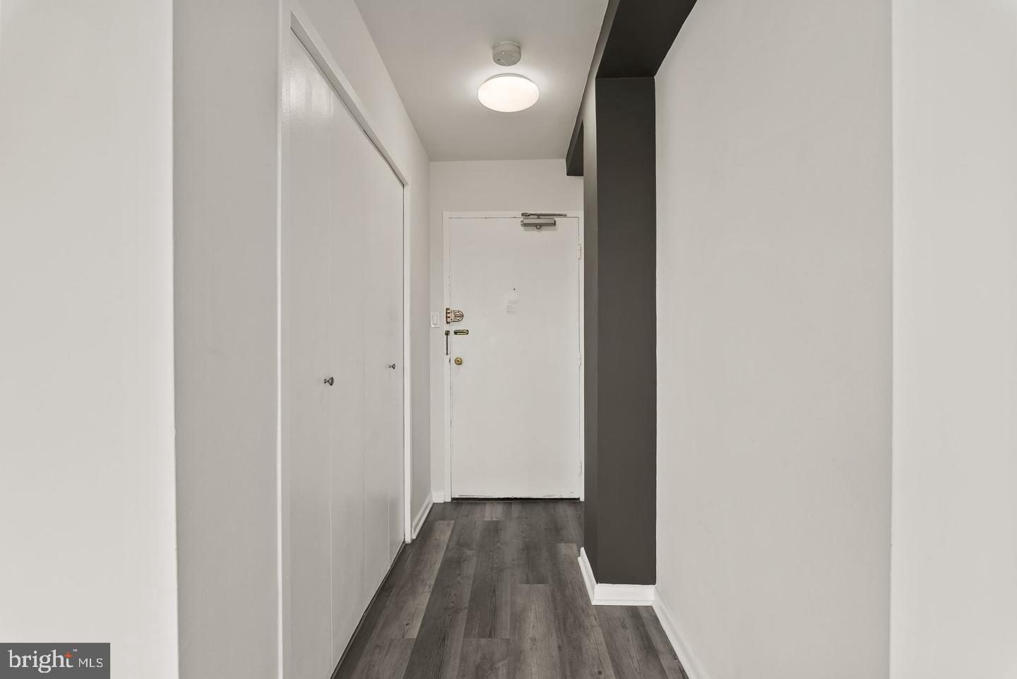 RIVER TOWERS - Residential Lease