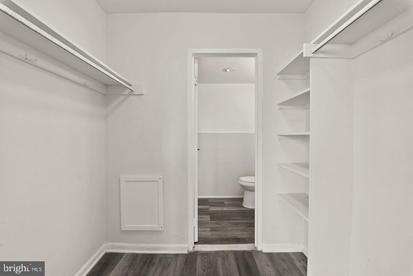 RIVER TOWERS - Residential Lease