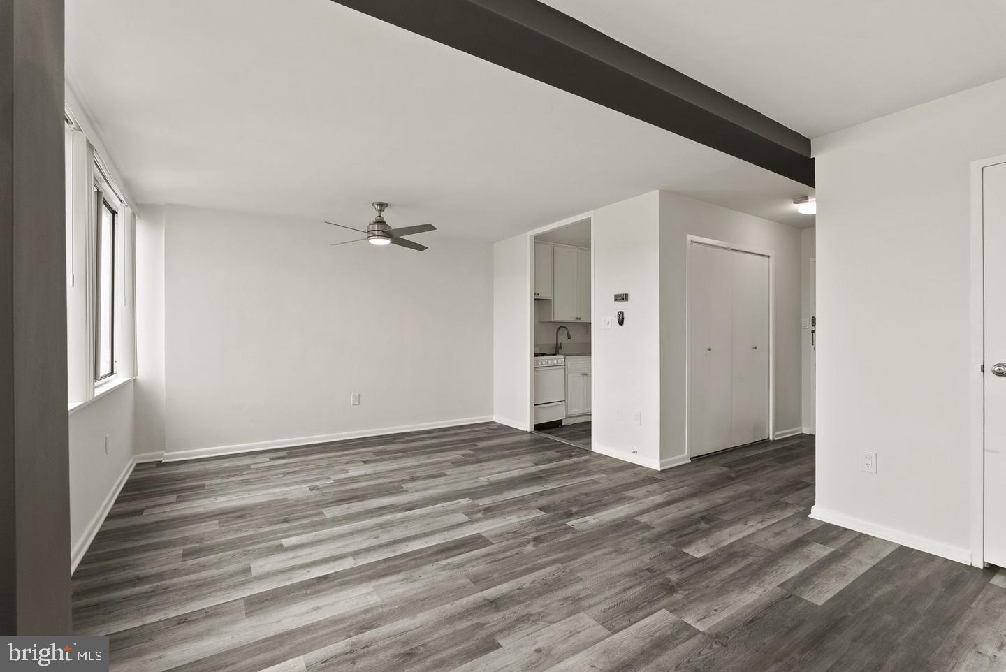 RIVER TOWERS - Residential Lease