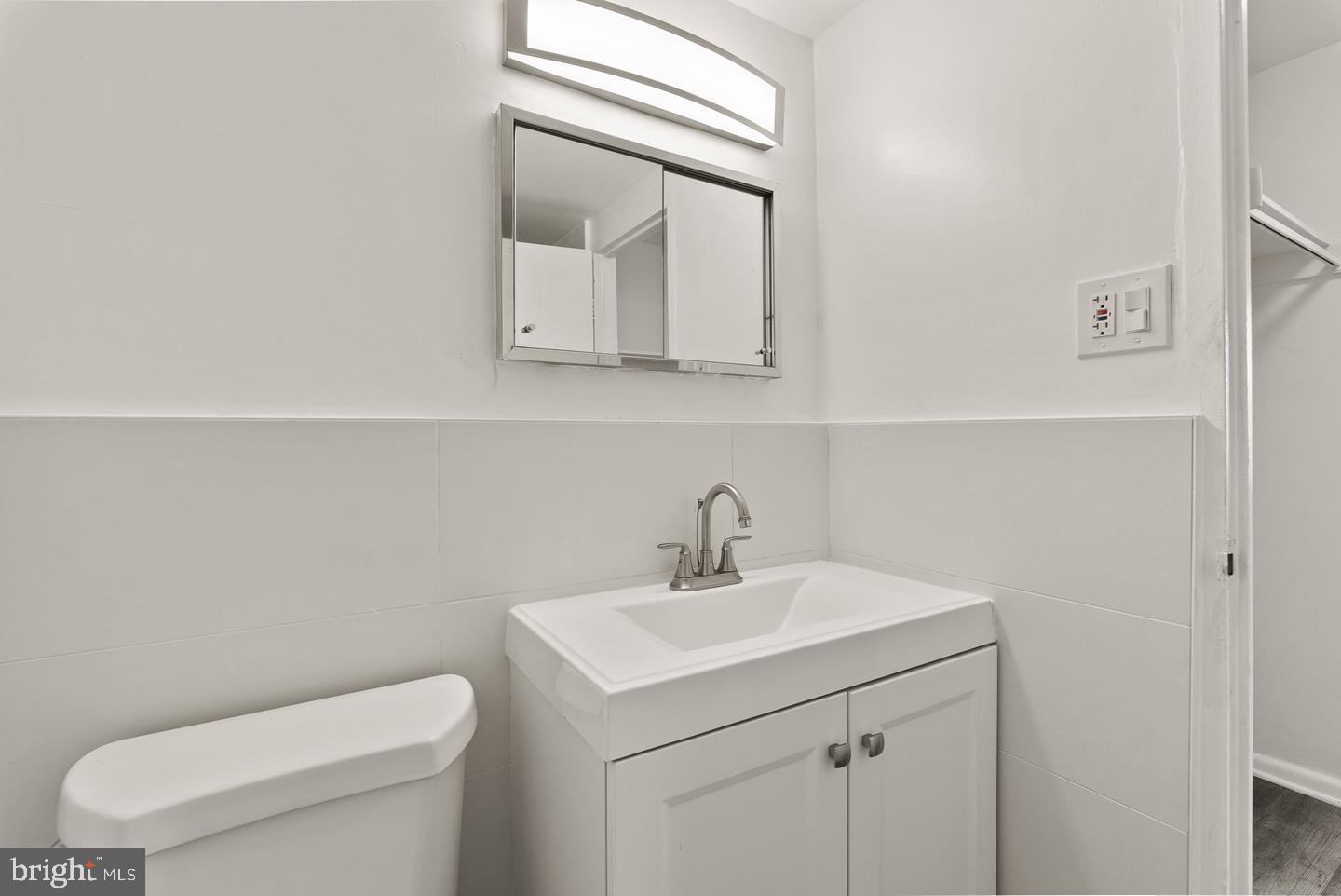 RIVER TOWERS - Residential Lease