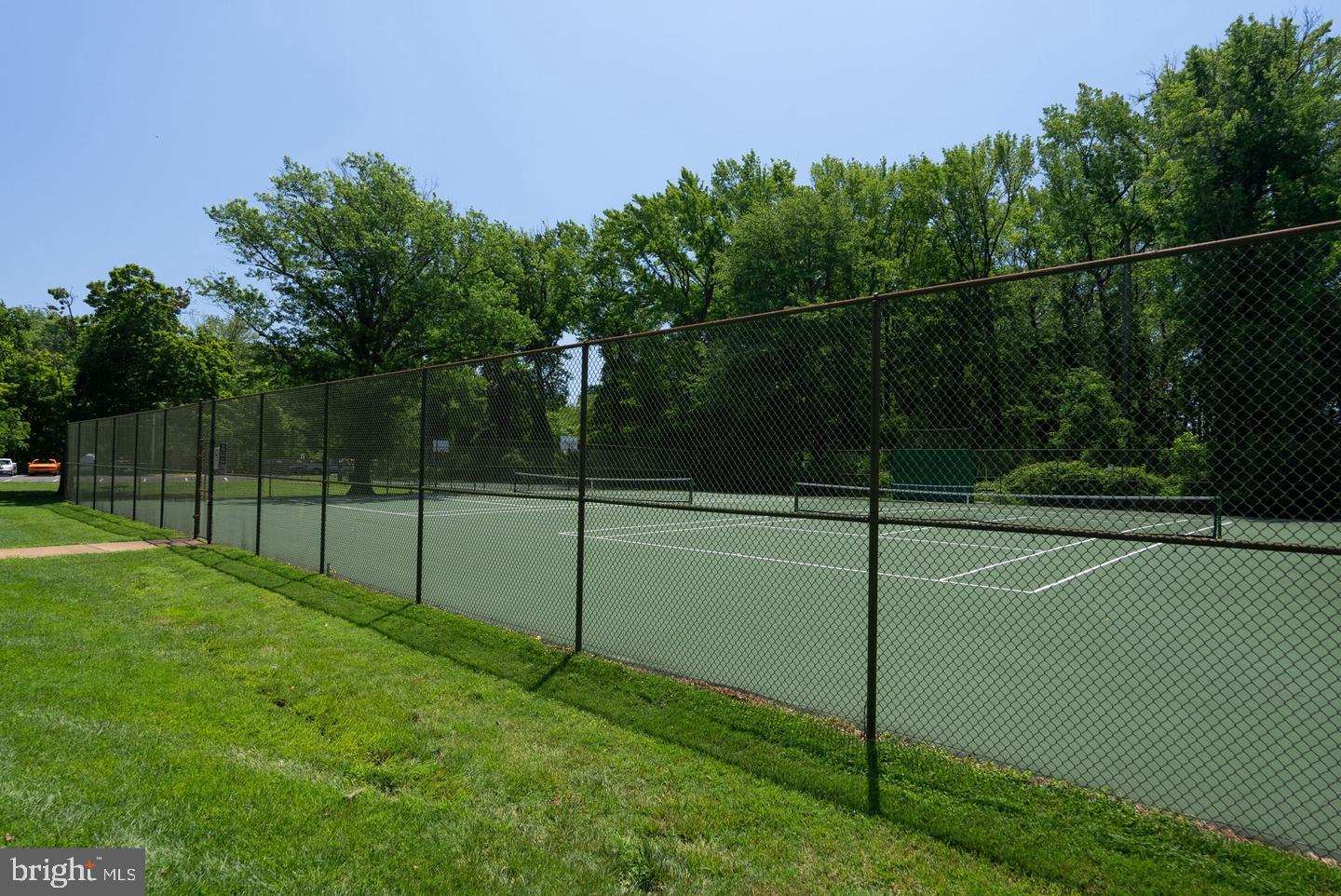 RIVER TOWERS - Residential Lease