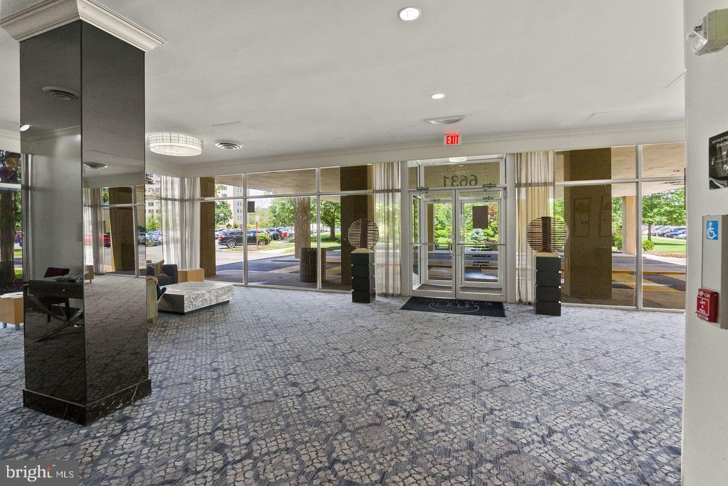 RIVER TOWERS - Residential Lease