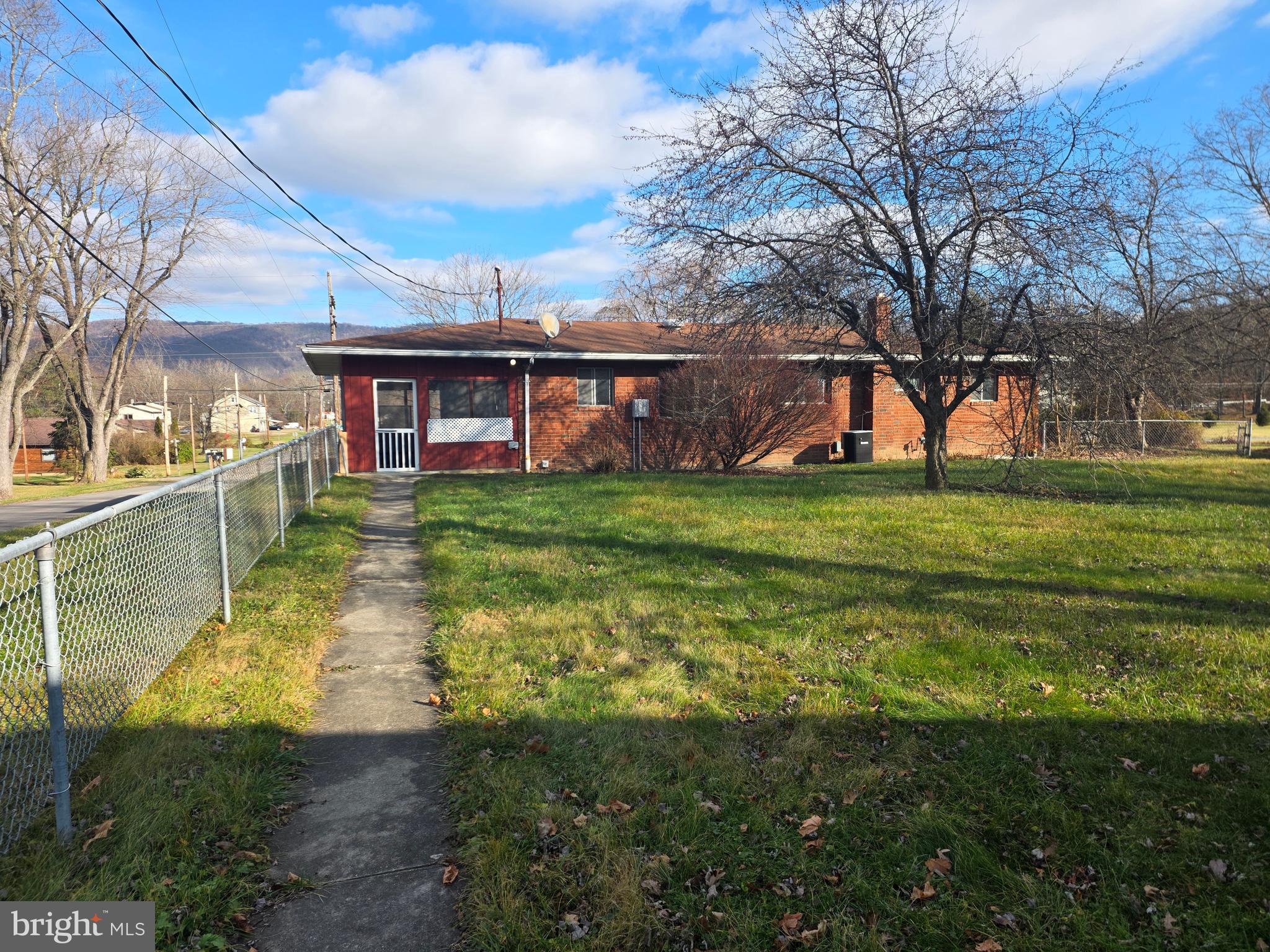 14201 MAPLE LEAF DRIVE SE