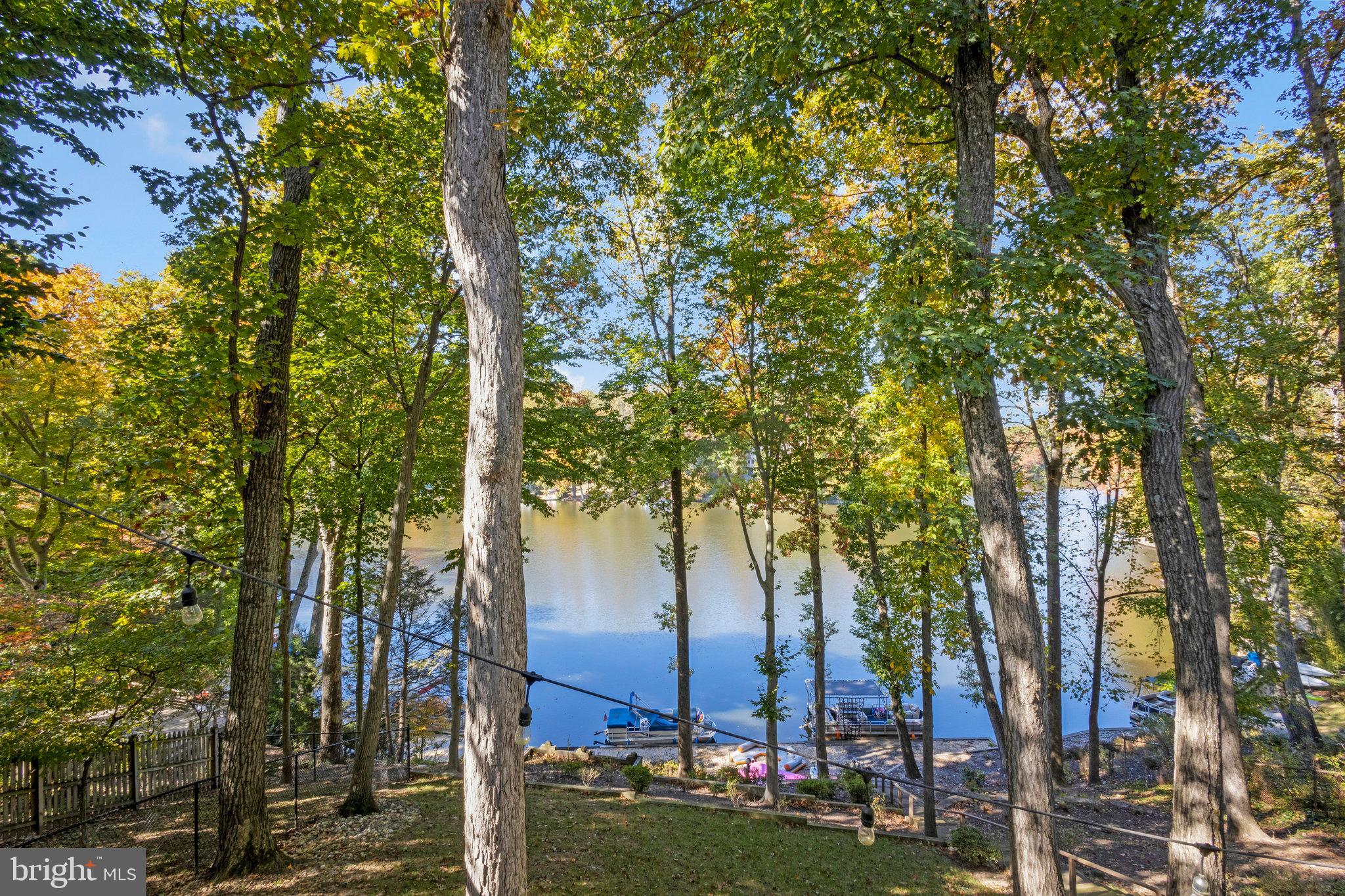 LAKE BARCROFT - Residential