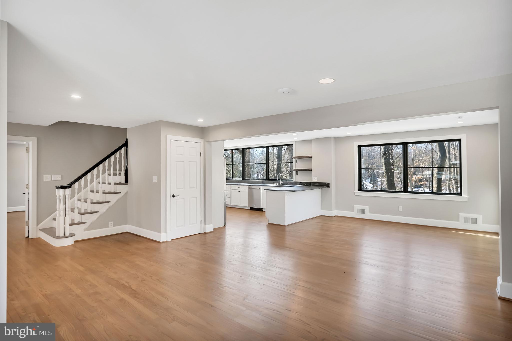 LAKE BARCROFT - Residential