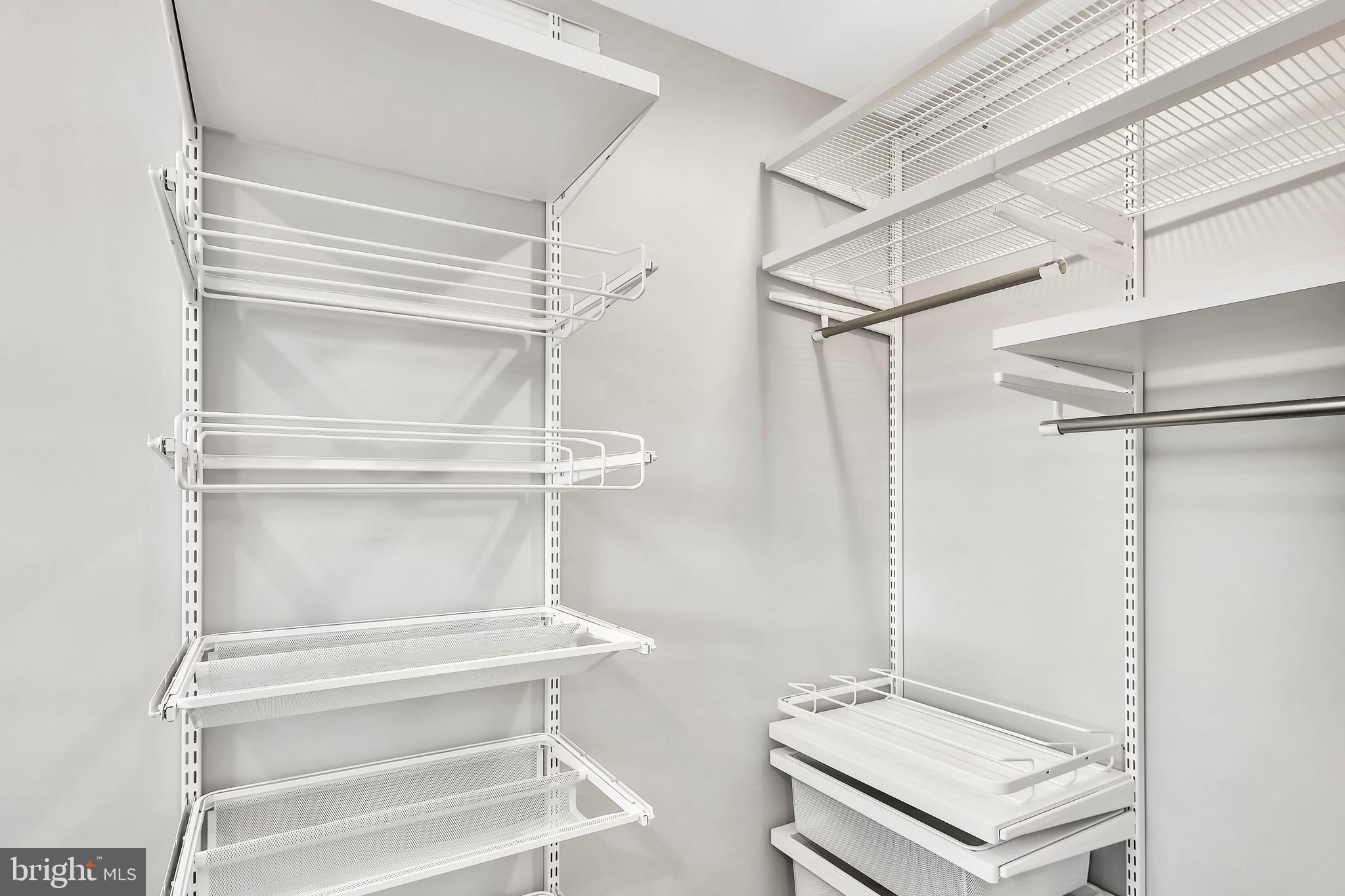 LAKE BARCROFT - Residential