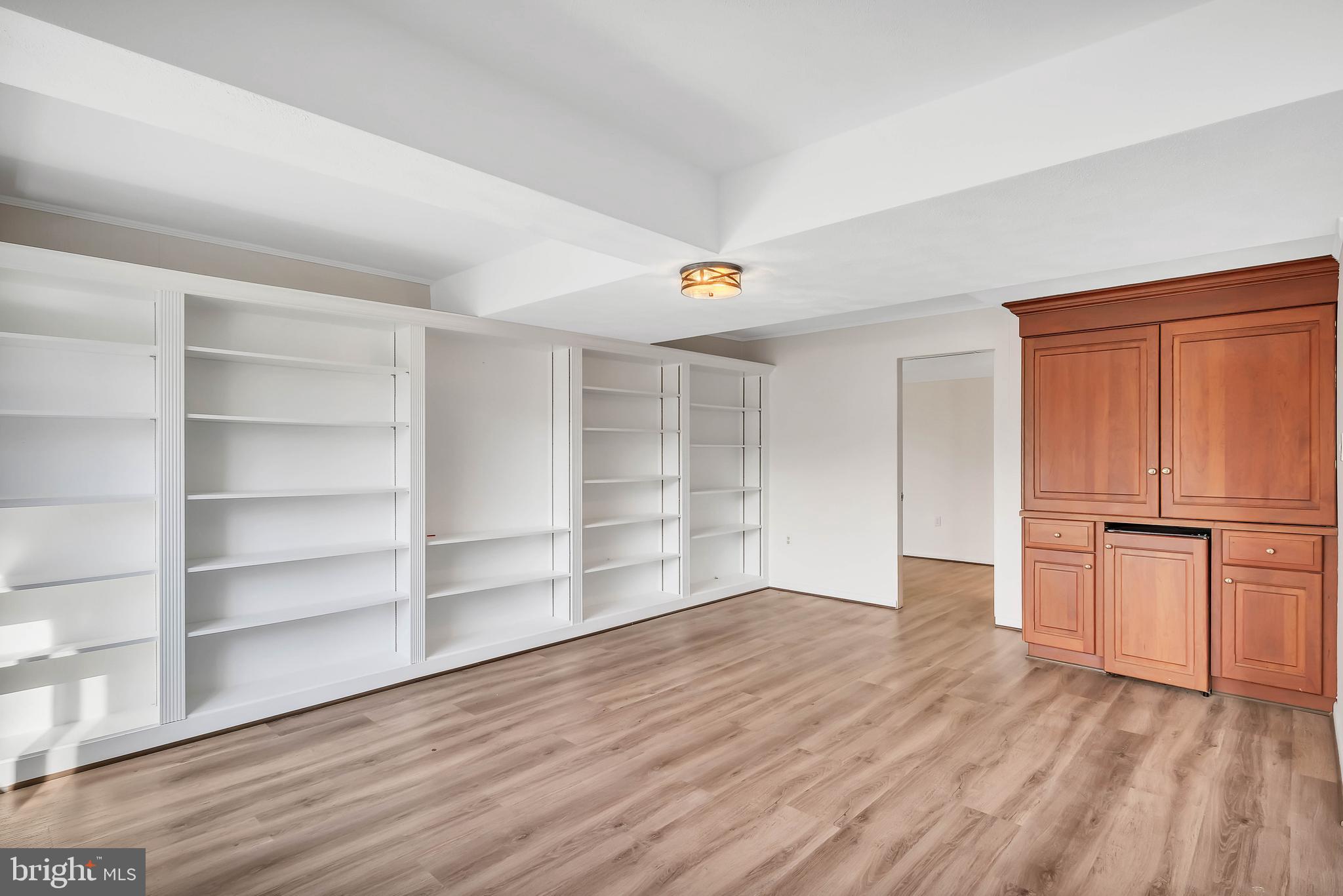 LAKE BARCROFT - Residential