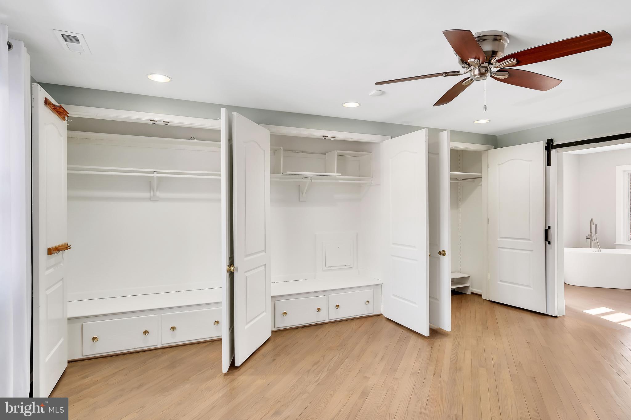 LAKE BARCROFT - Residential