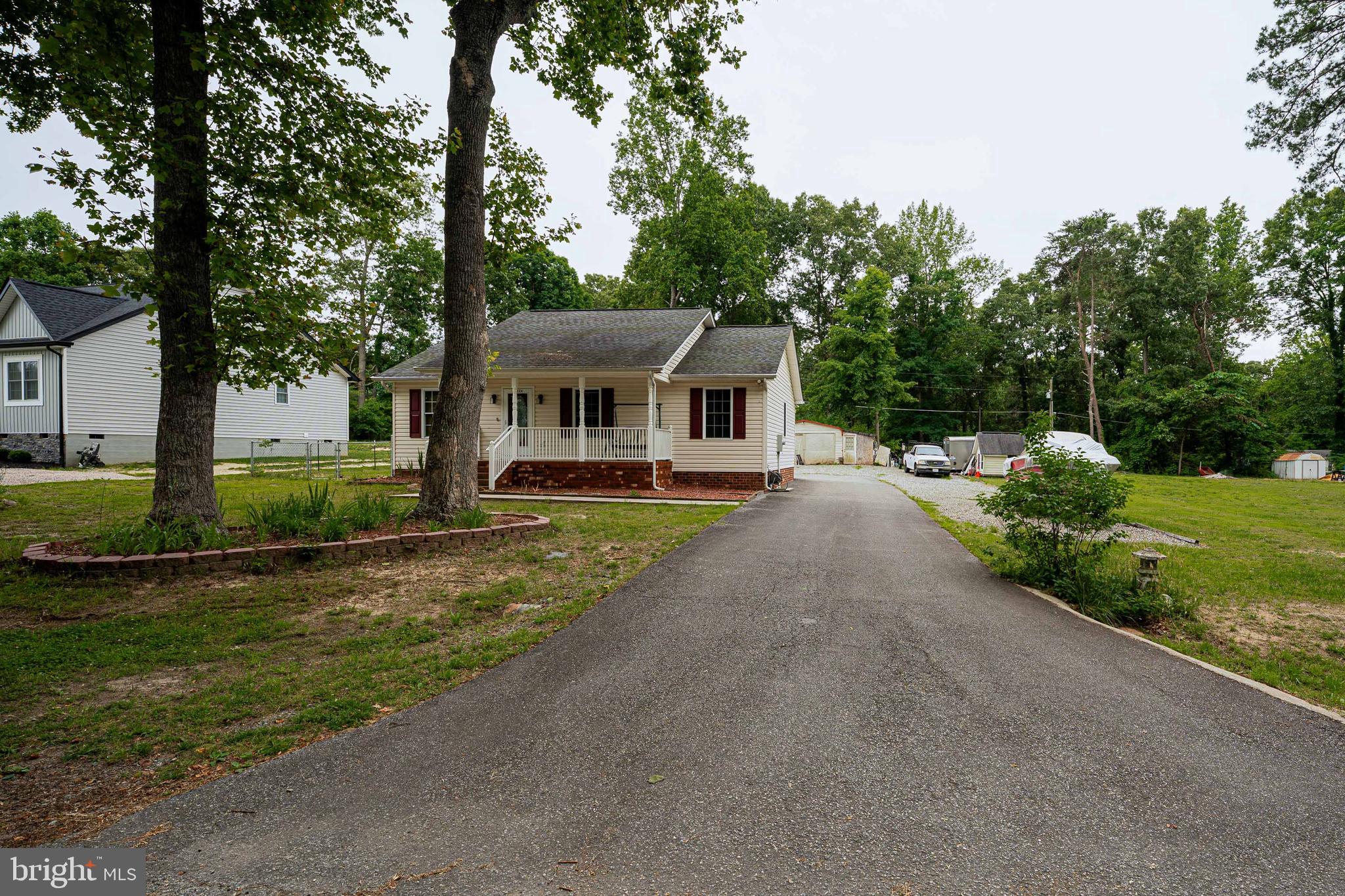 CAROLINE PINES - Residential