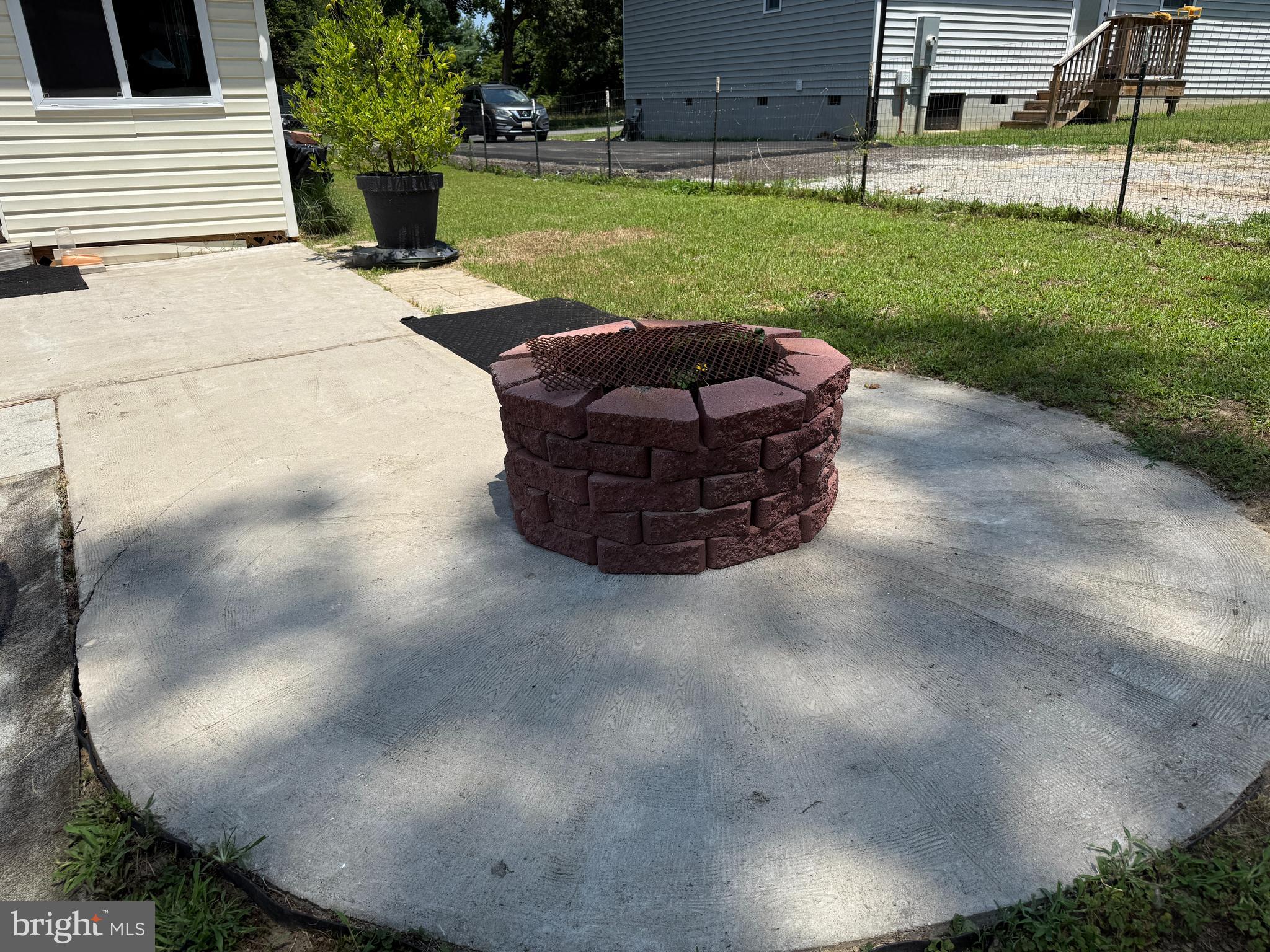 CAROLINE PINES - Residential