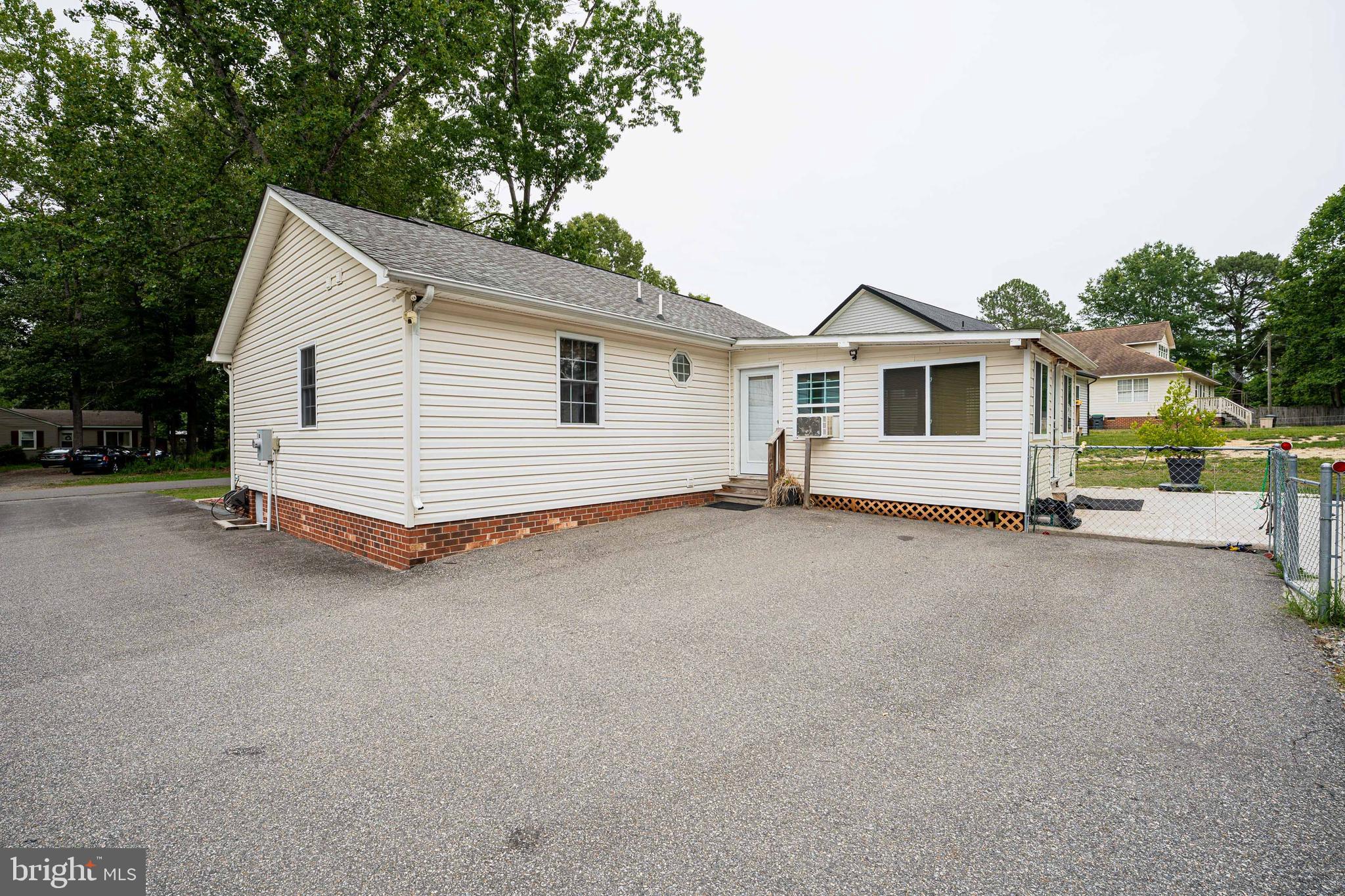 CAROLINE PINES - Residential