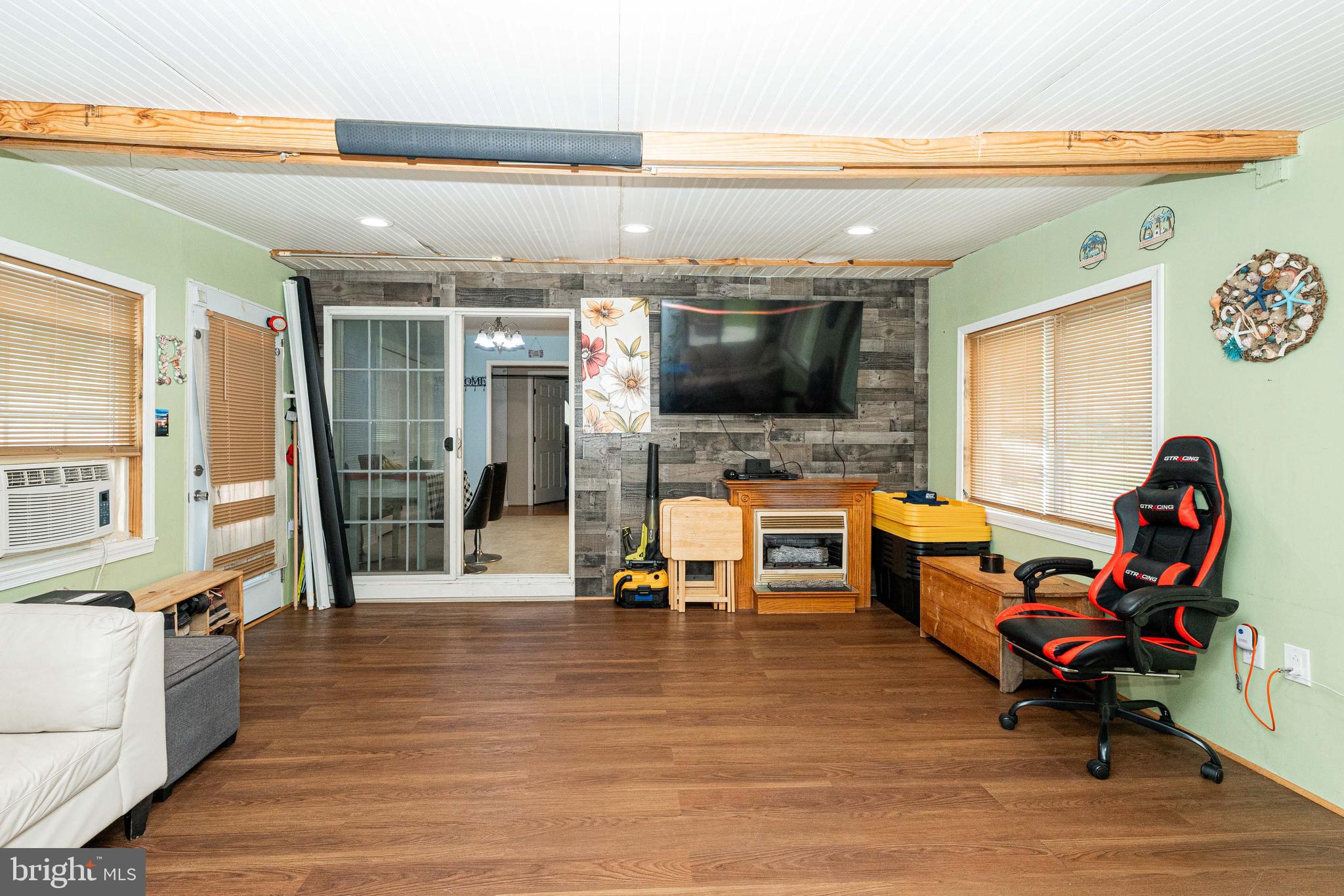 CAROLINE PINES - Residential