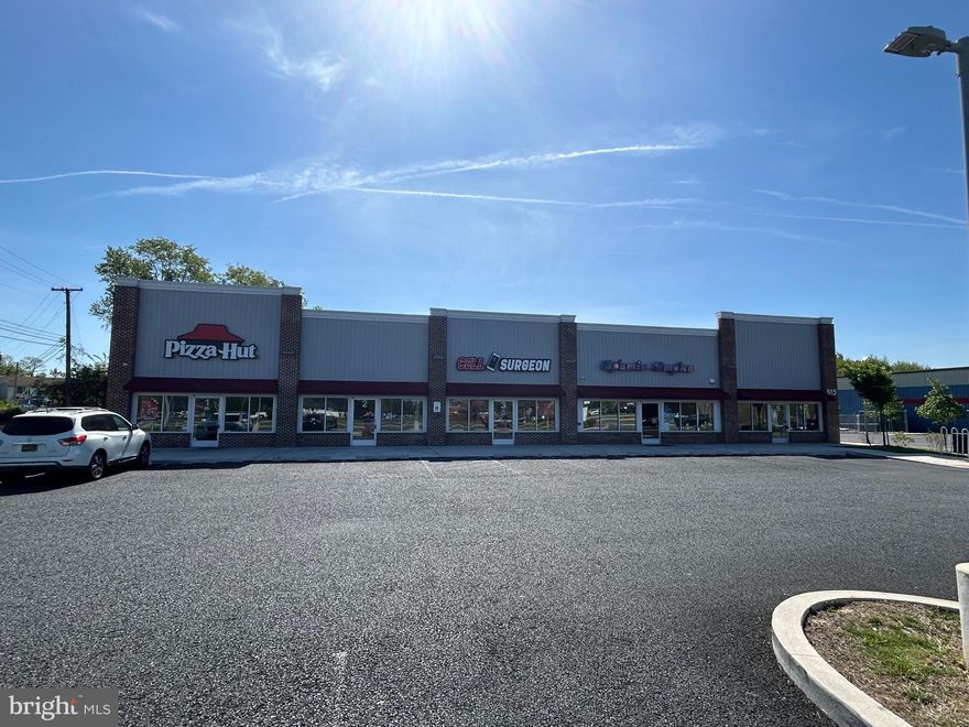 NNN investment.   Two units are vacant and the property is being sold on a proforma basis.  Pizza Hut anchored and built within the last 5 years.  The two vacant units have been brought to "vanilla shell" condition.

Schedule your tour today because this one won't last long.