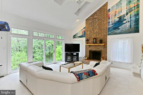 8265 PRIVATE LANE ANNANDALE VA 22003