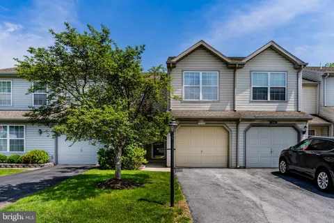 202 Forest Oak Lane, Harrisburg, PA MLS: PADA2045092