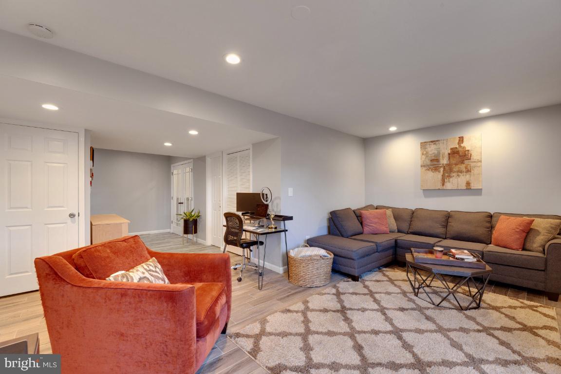 CROMWELL STATION - Residential