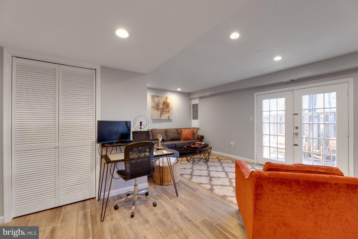 CROMWELL STATION - Residential