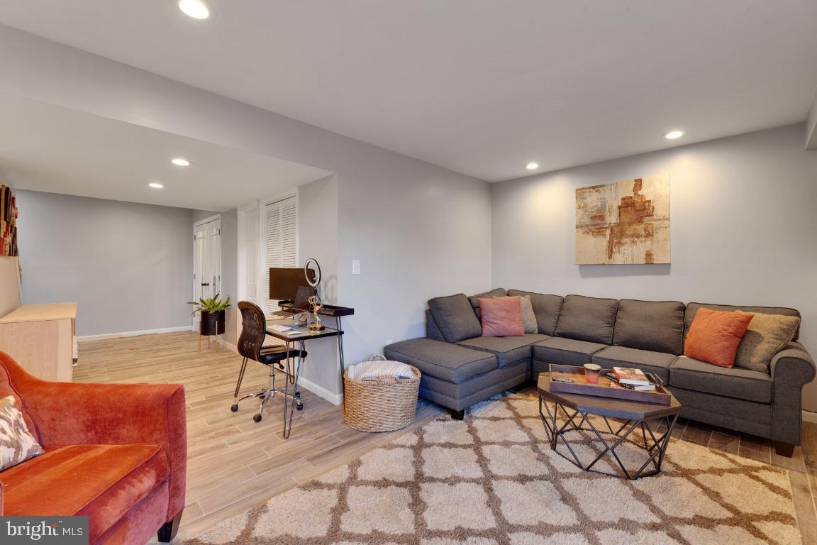 CROMWELL STATION - Residential