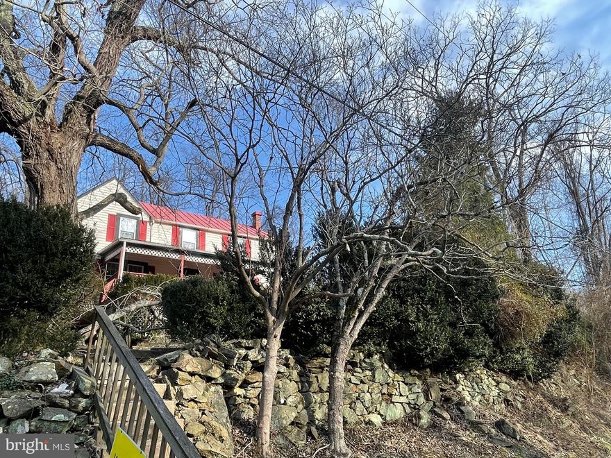 Seller needs to sell quickly
Many renovations in last 10 years
Nice appliances
Replaced windows