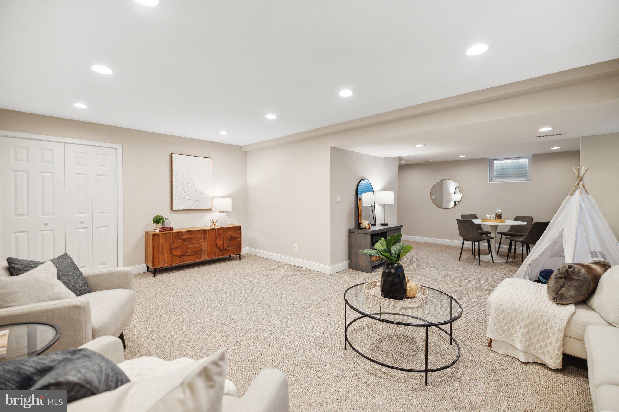 ROCKVILLE ESTATES - Residential