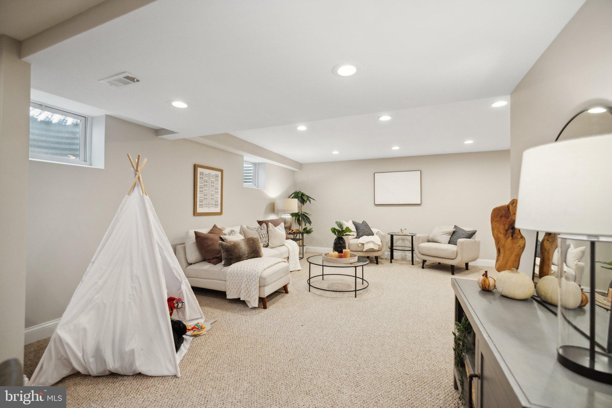 ROCKVILLE ESTATES - Residential