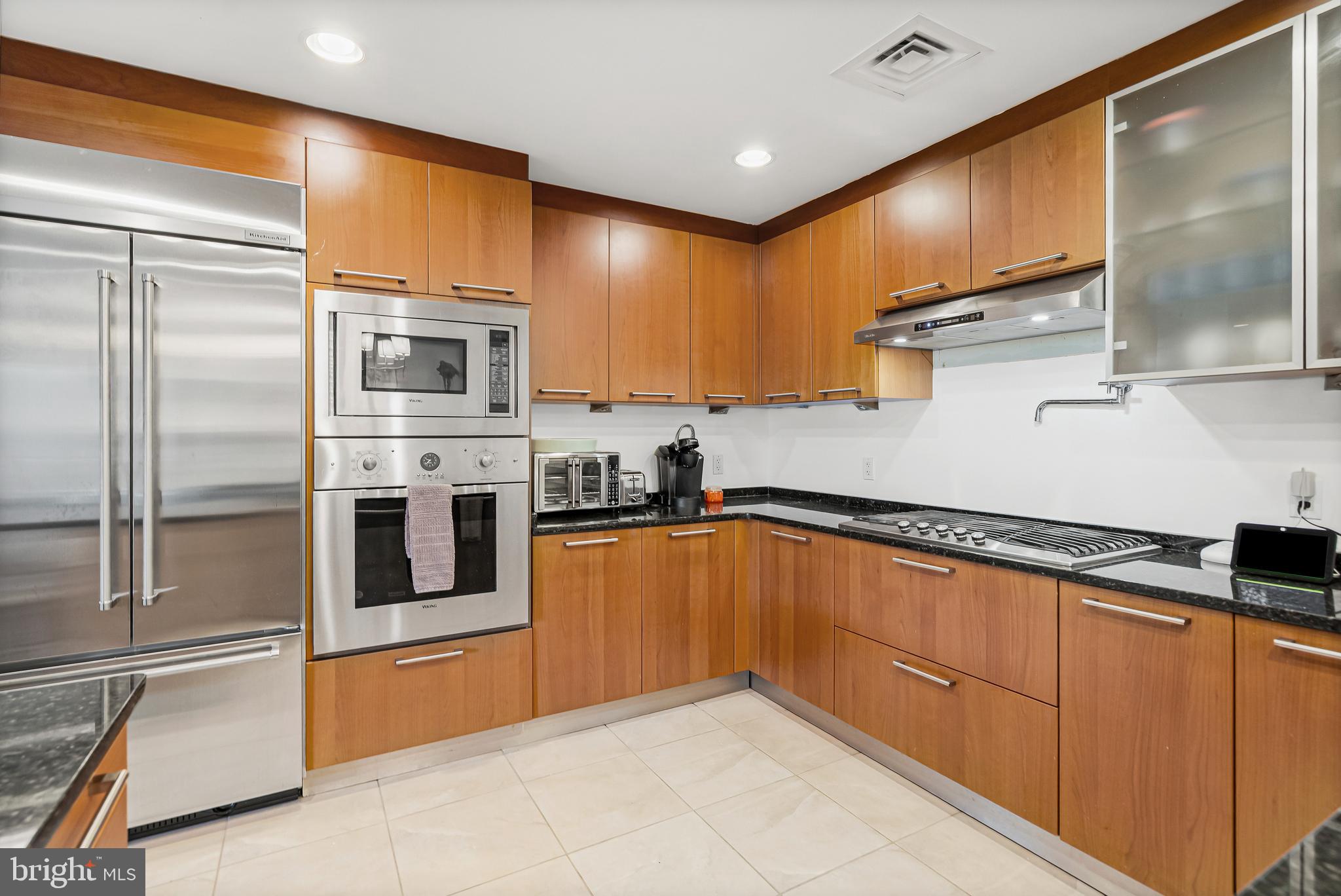THE RITZ-CARLTON RESIDENCES - Residential