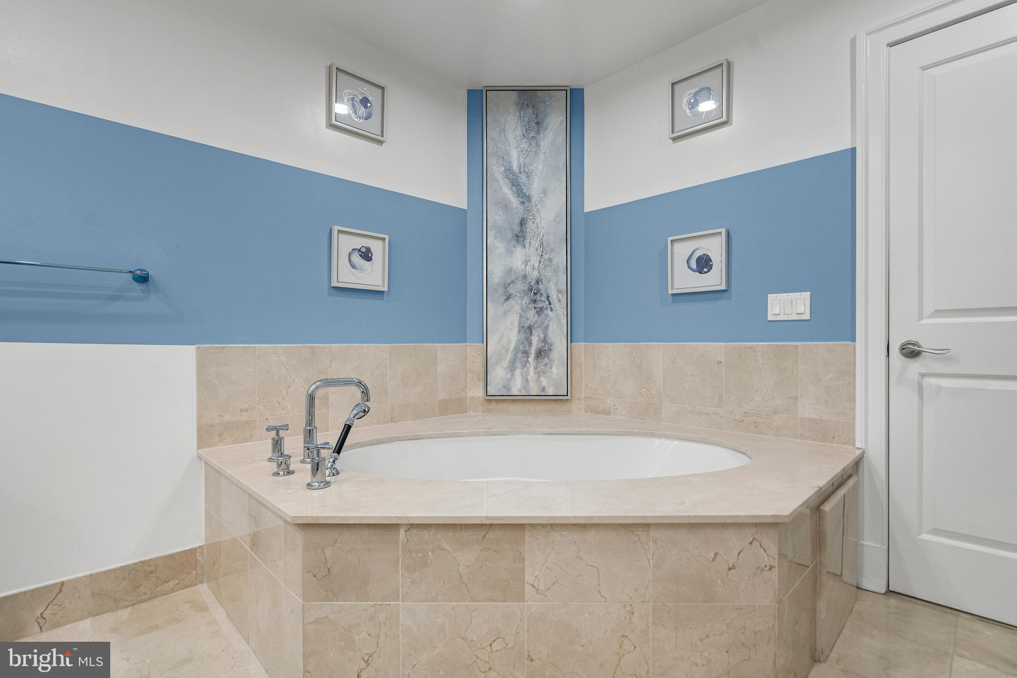 THE RITZ-CARLTON RESIDENCES - Residential